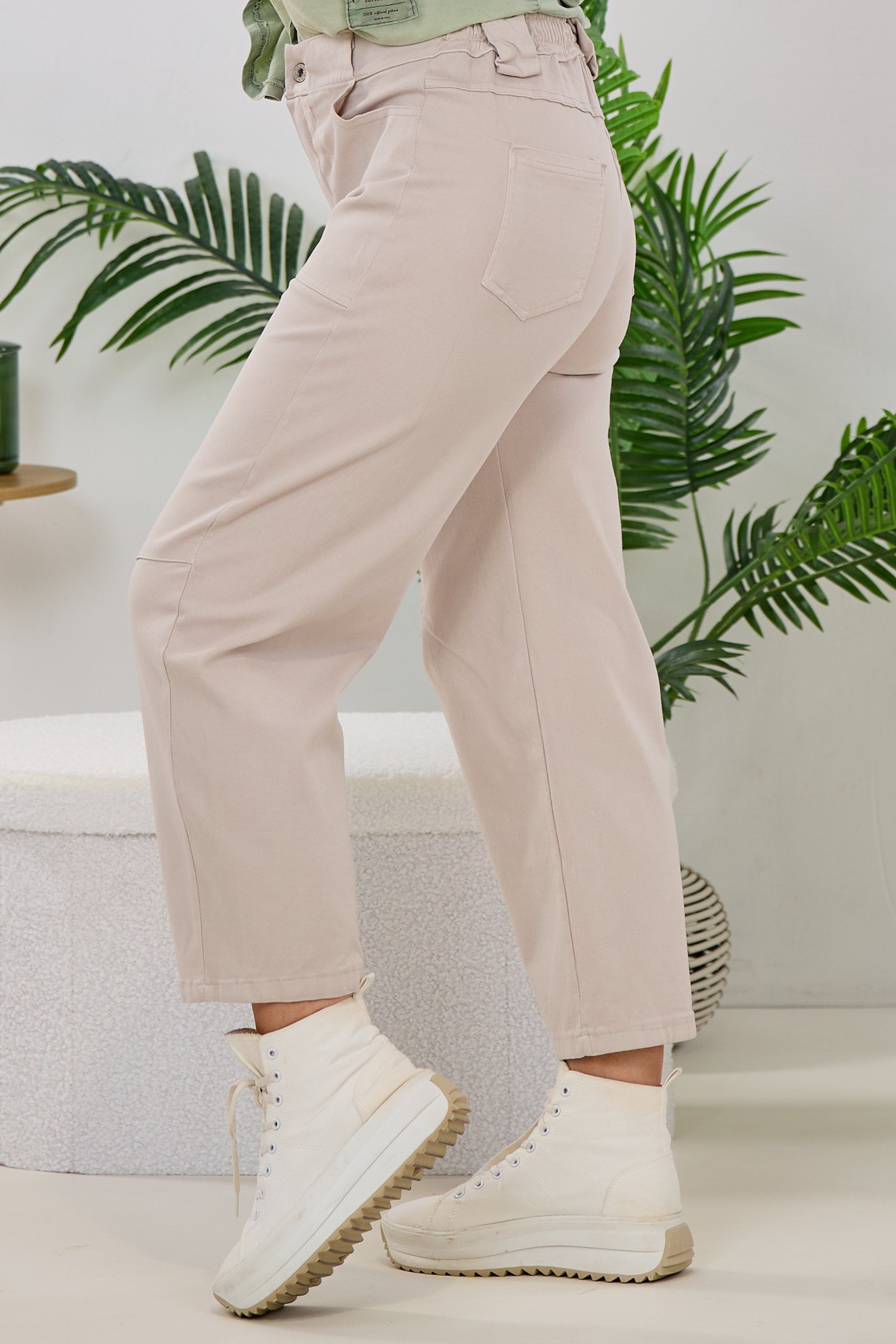 Uni Hose mit aufgesetzten Taschen, beige
