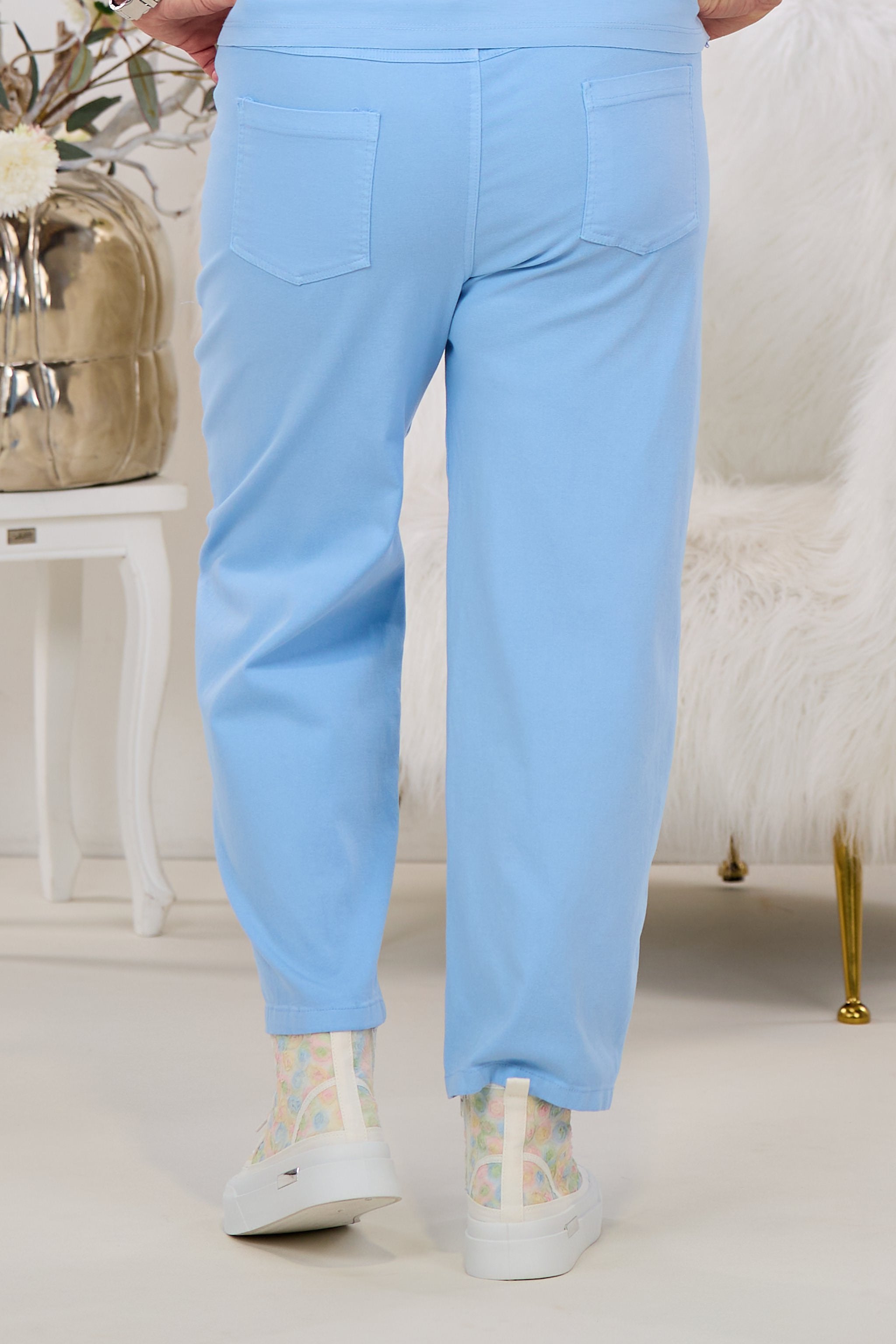 Uni Hose mit aufgesetzten Taschen, hellblau