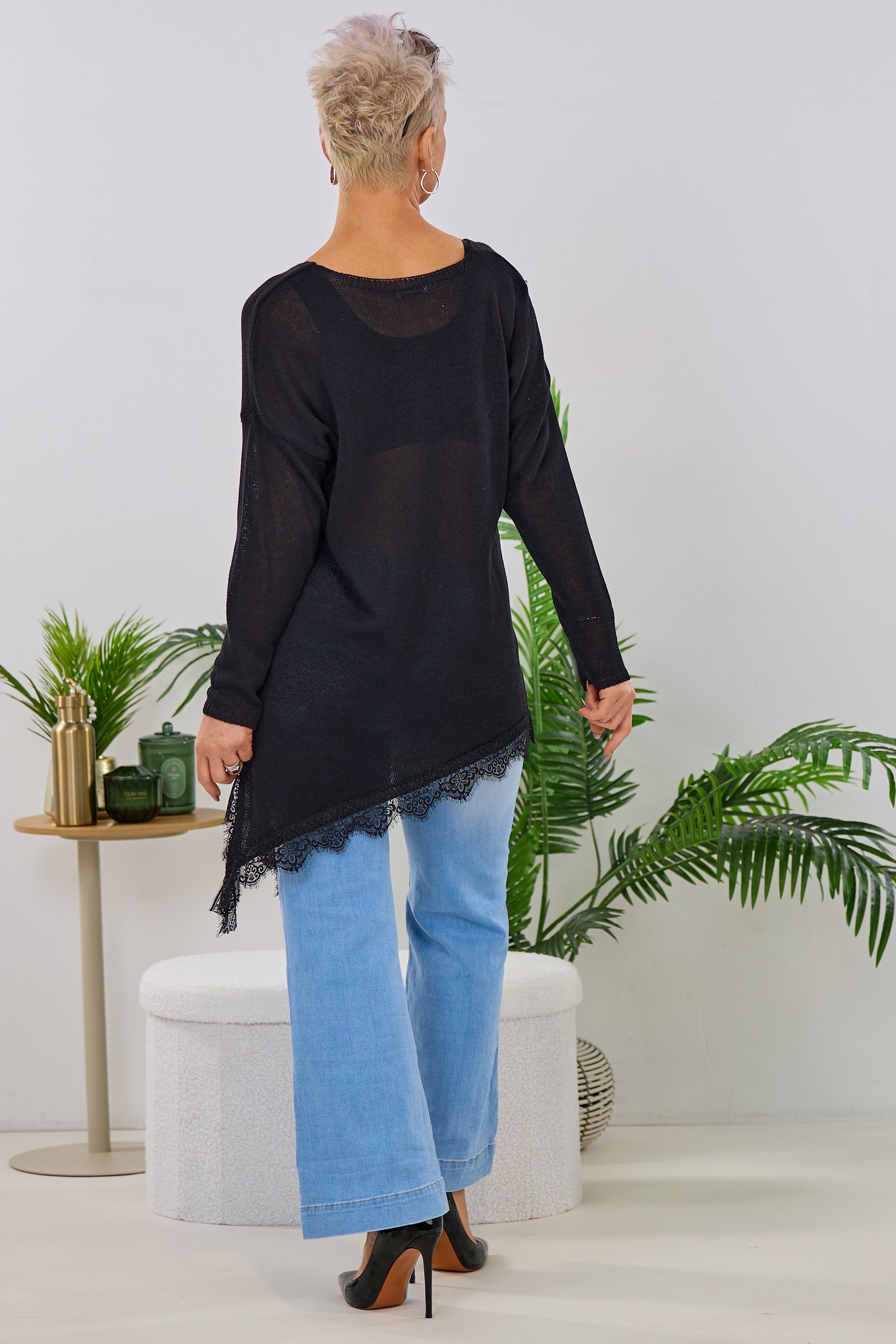 Asymmetrischer Strickpulli mit Spitze, schwarz