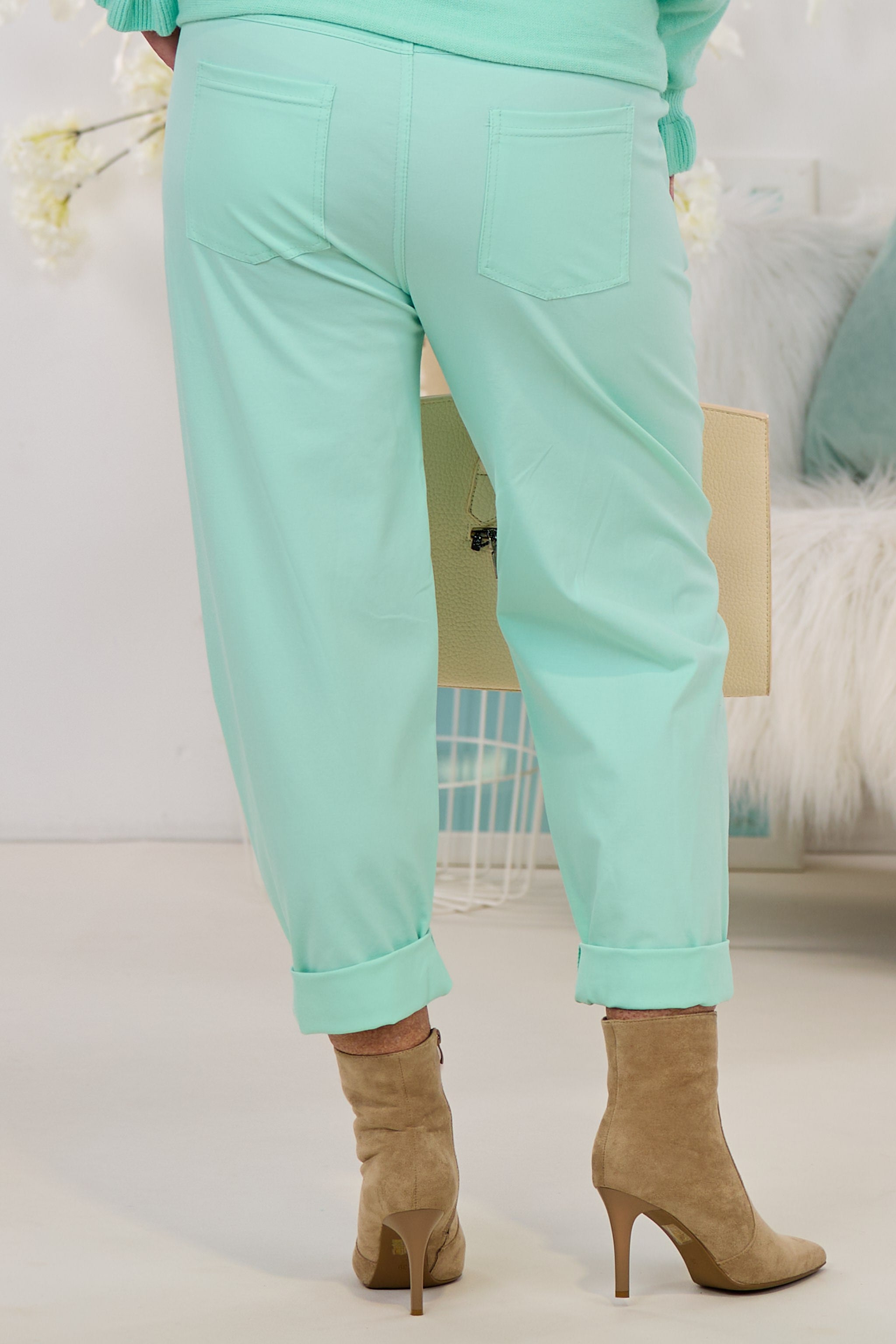 Hose mit elastischem Bund und Ziernähten, mint