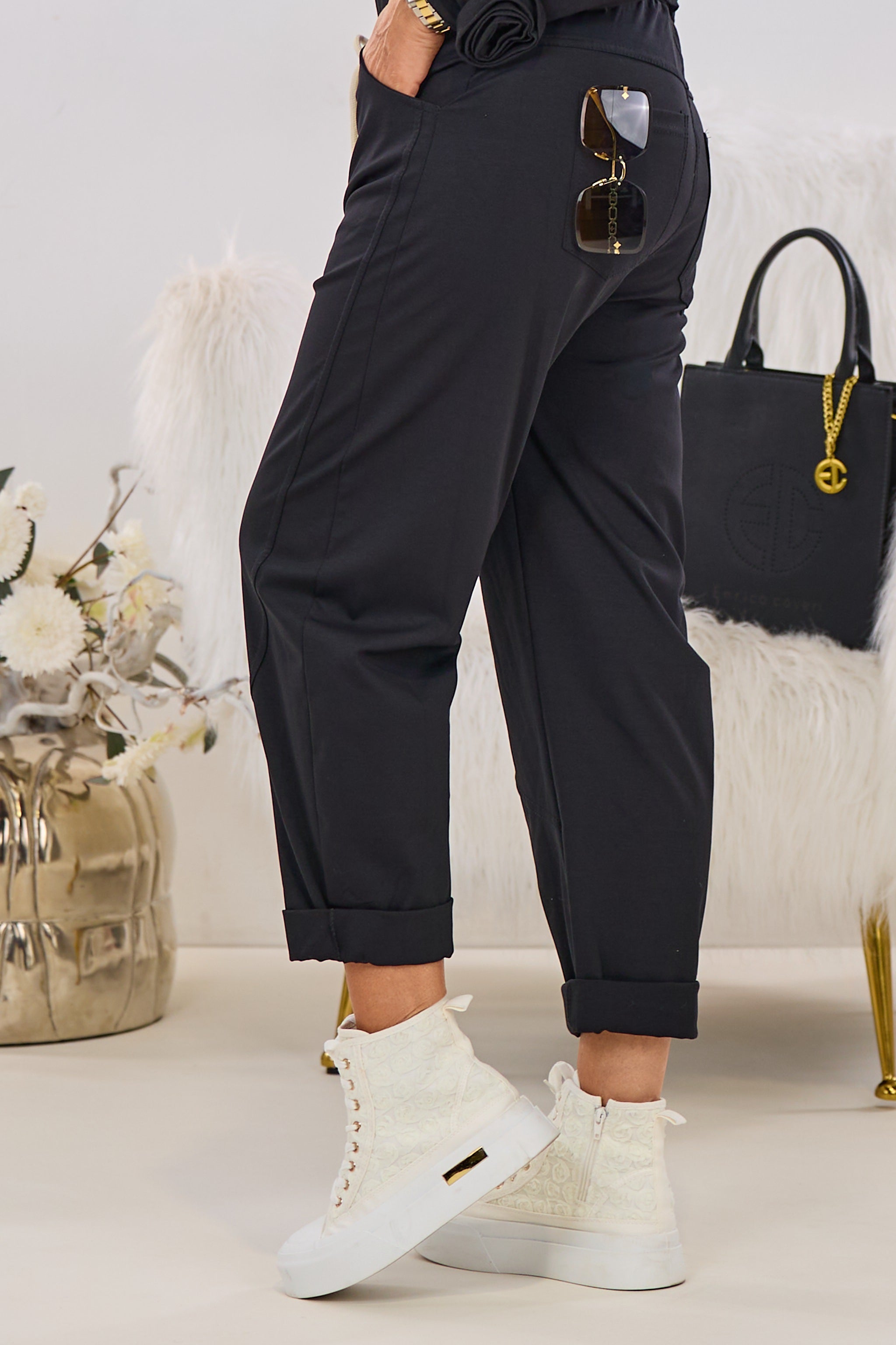 Hose mit elastischem Bund und Ziernähten, schwarz