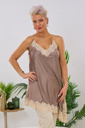 Asymmetrisches Longtop mit Spitze, taupe