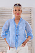 Leichte Bluse mit Rüschen und Bändchen, hellblau