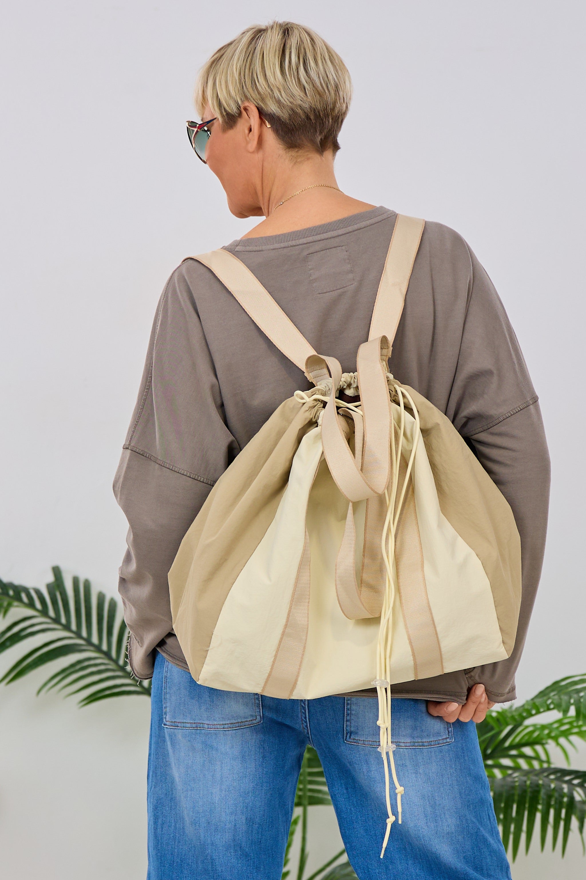 großer Shopper/Rucksack, creme-beige