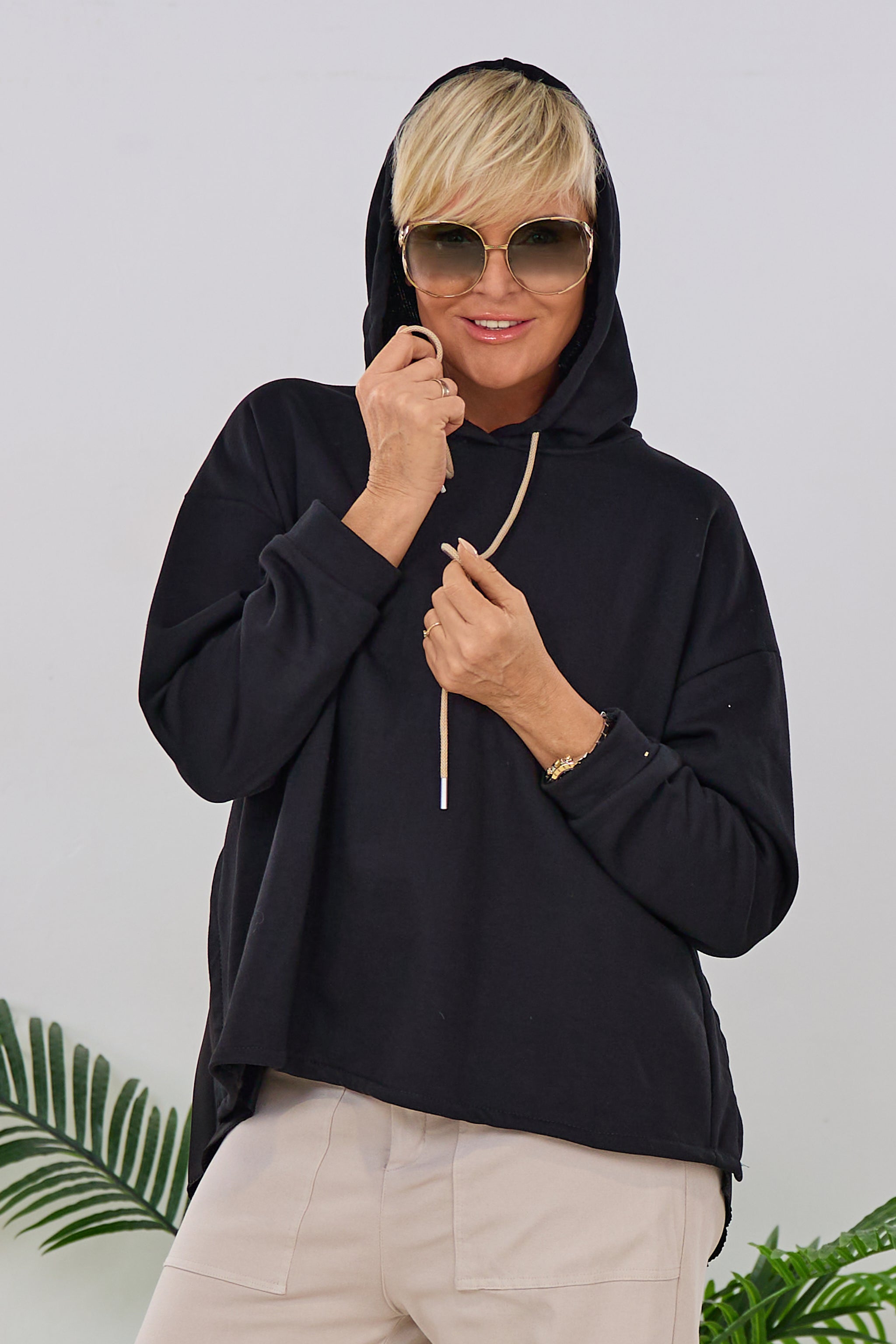 Hoodie mit Plissee-Einsatz, schwarz