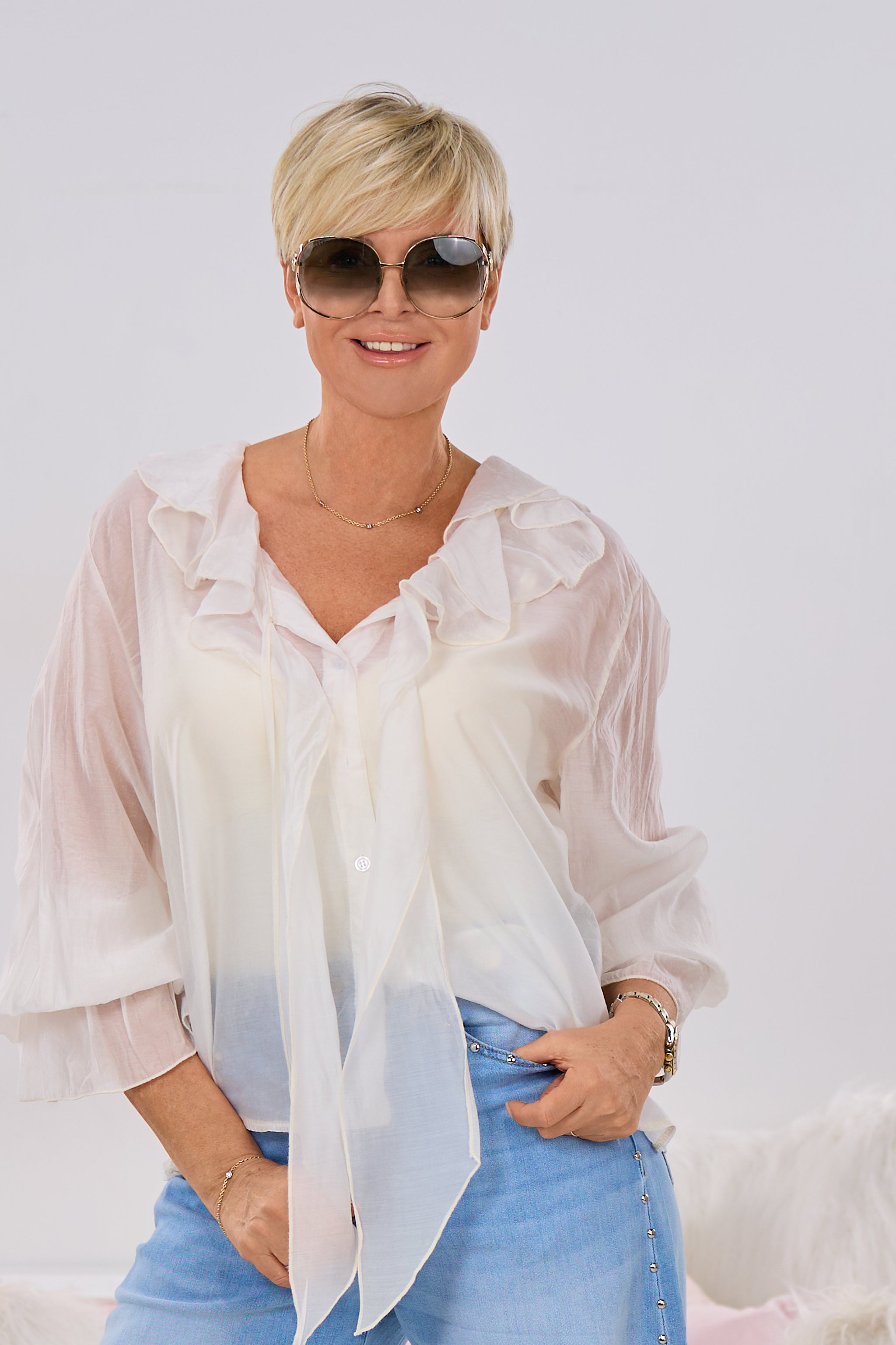 Transparente Bluse mit Volants, ecru