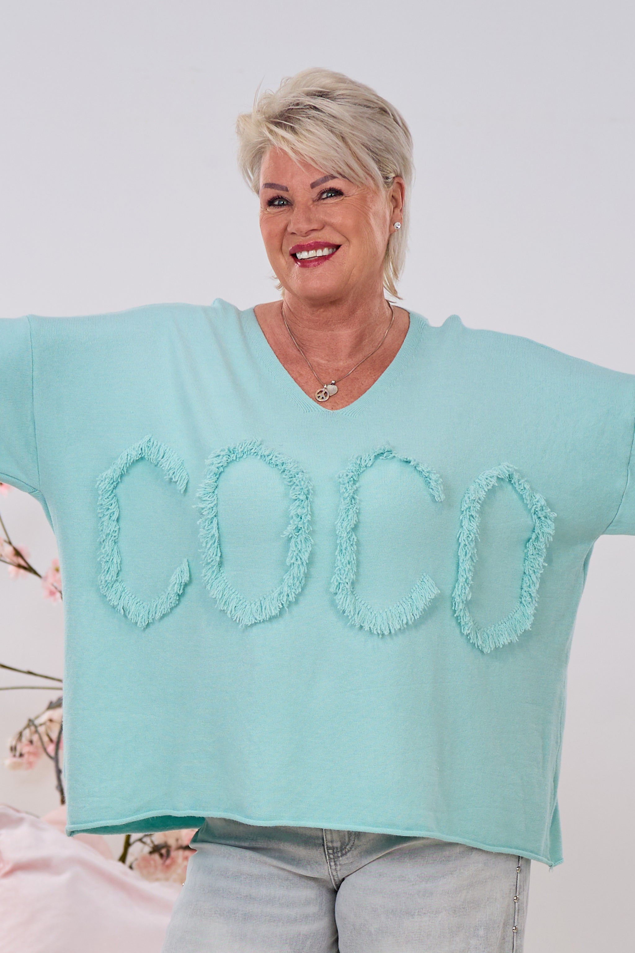Oversized Strickpulli mit fransigen Buchstaben, mint