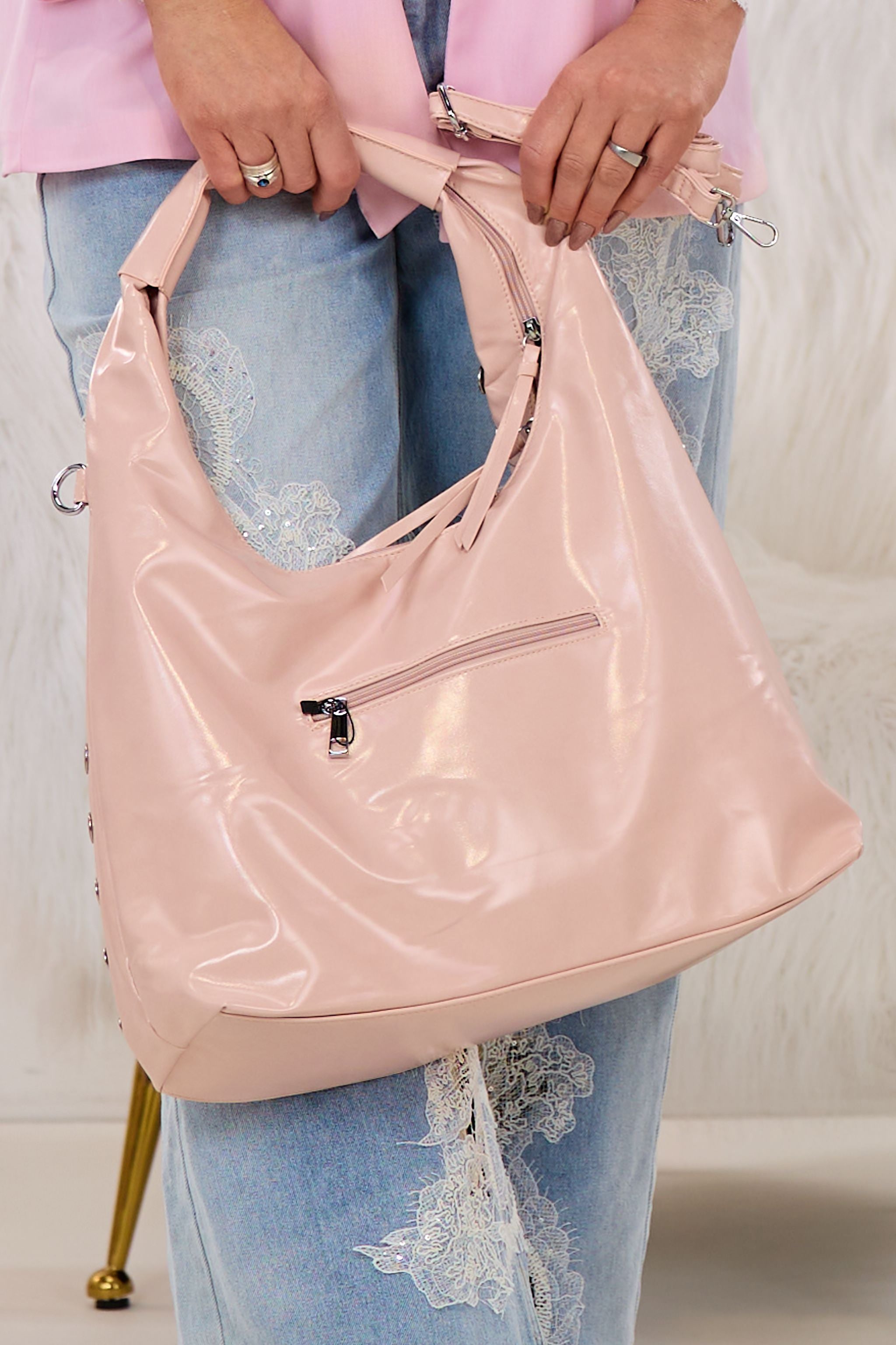 Schultertasche mit Nieten, puderrosa