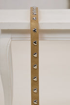 Ledergürtel mit Ziernieten, beige-silber
