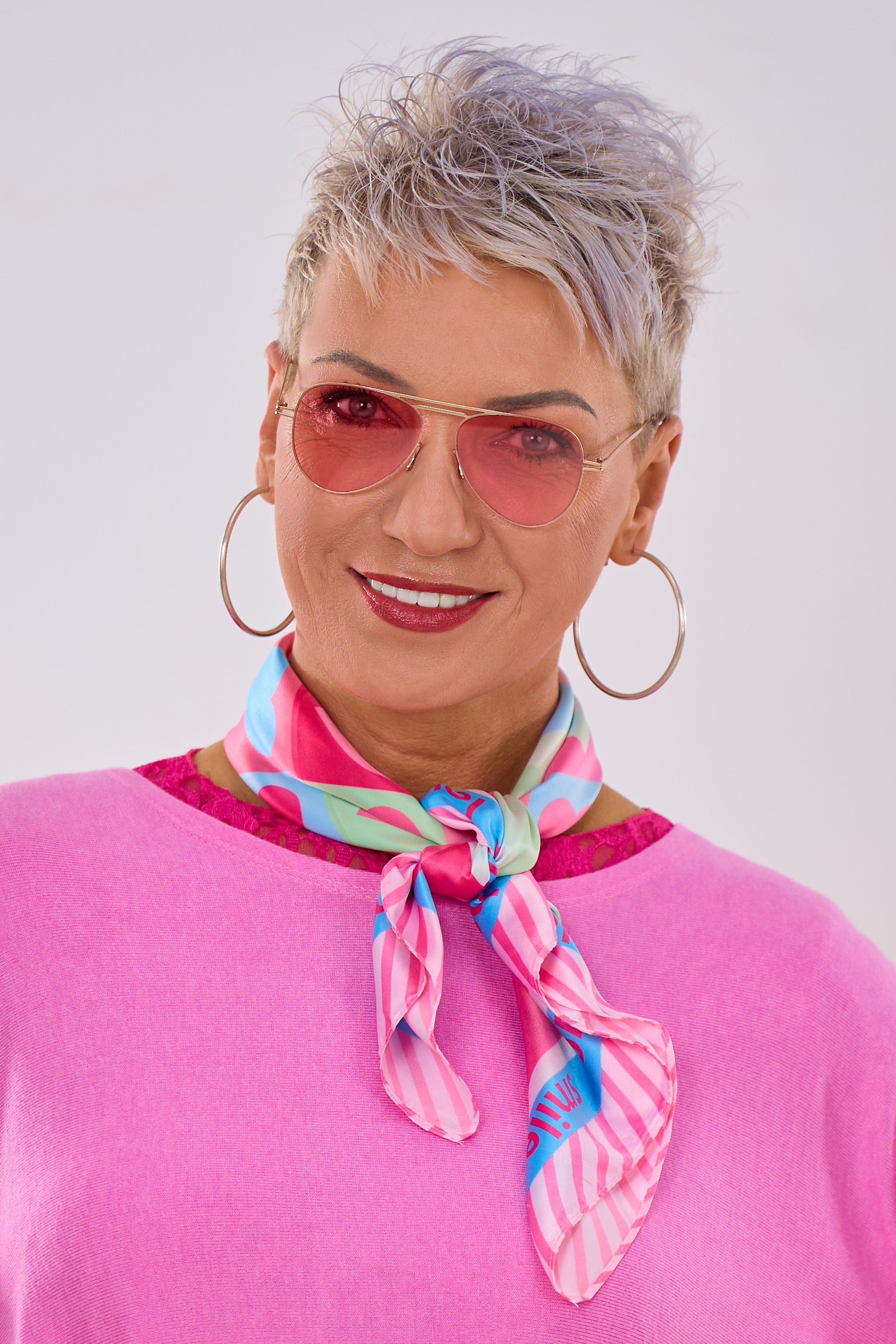 Satin Tuch mit Herzen, rosa-bunt