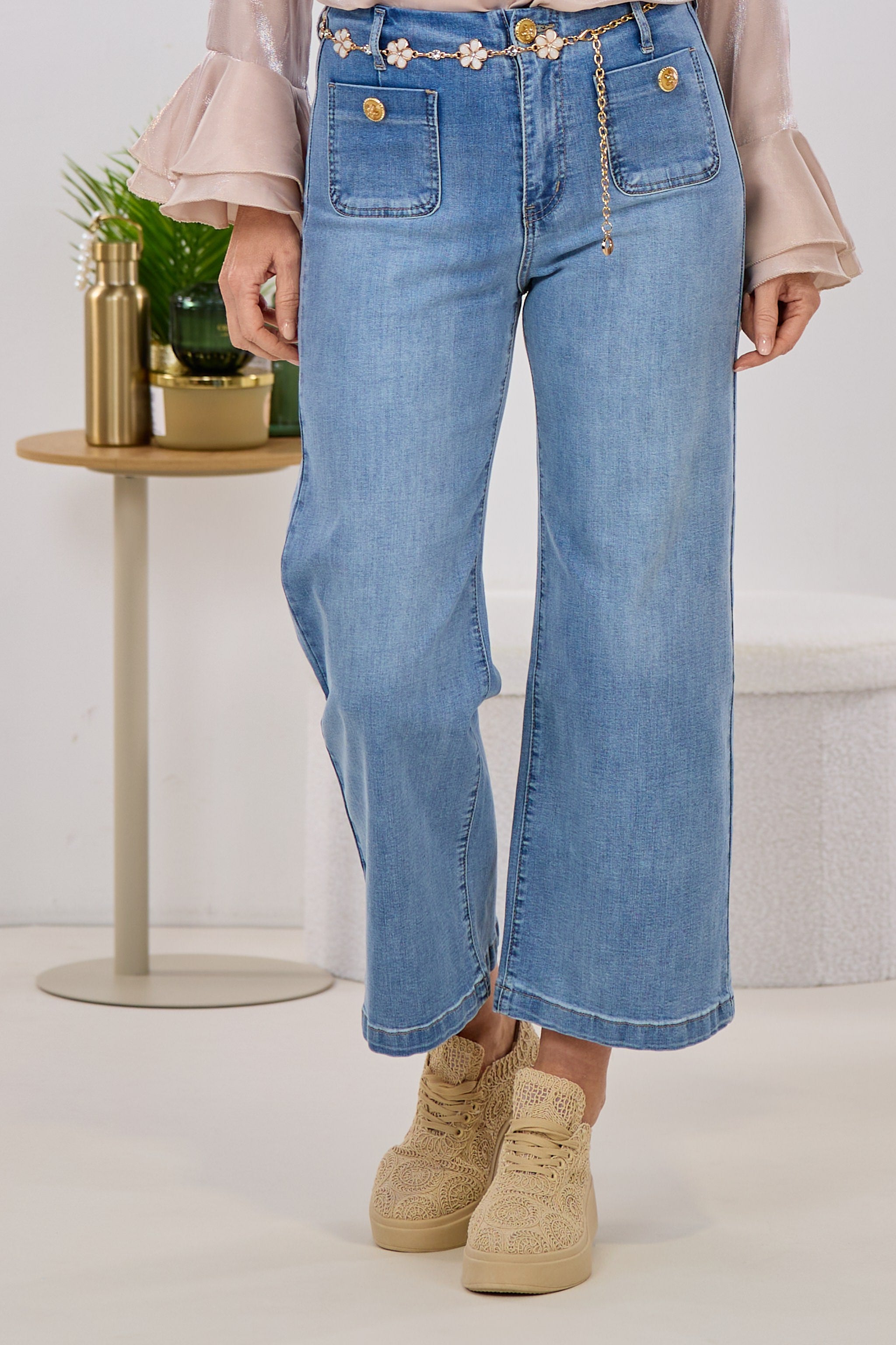 Jeans mit kleinen Taschen und Kettengürtel, denim blue