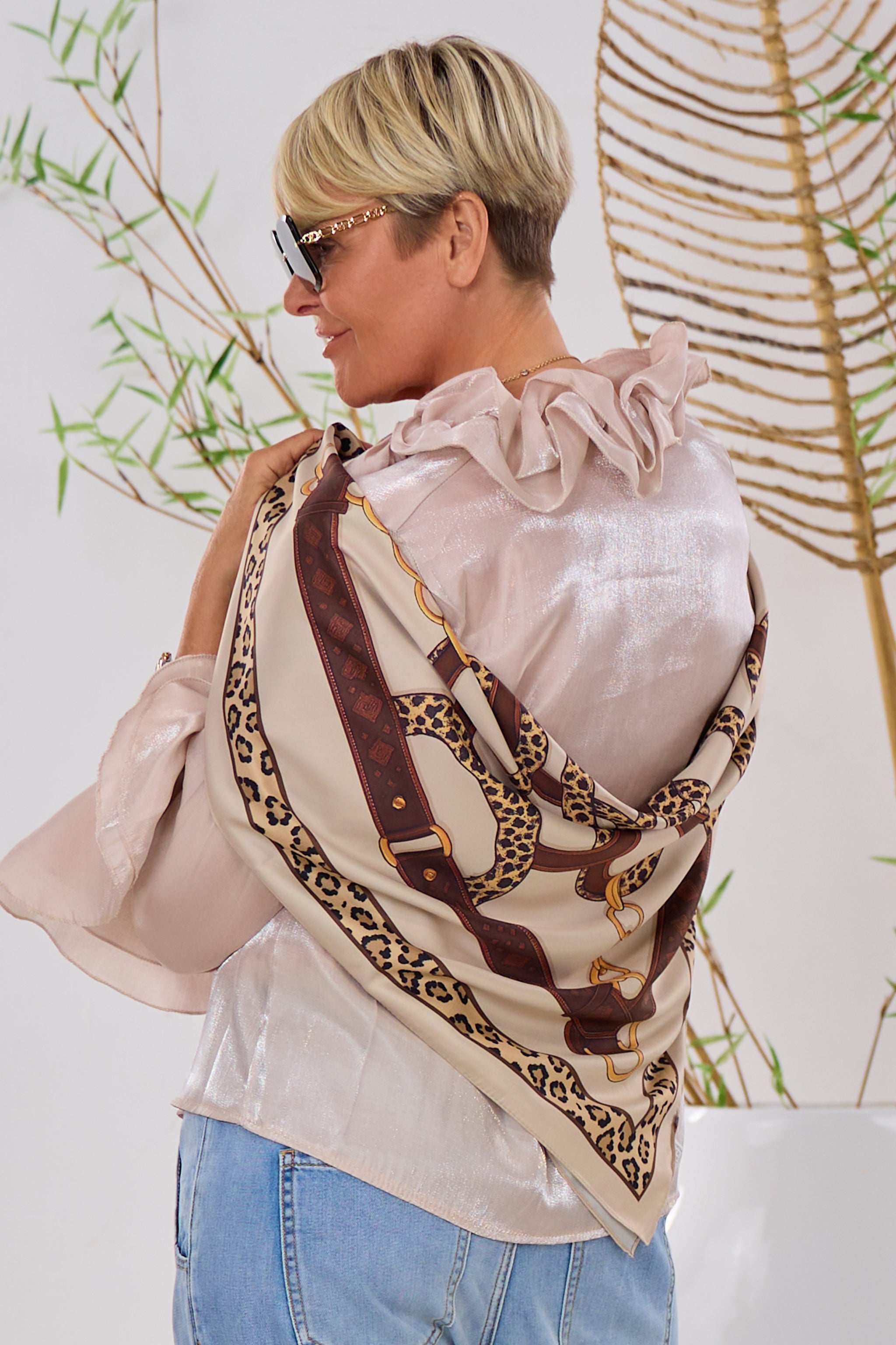 Tuch mit Leo und Schnallenmuster, taupe-braun