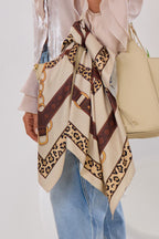 Tuch mit Leo und Schnallenmuster, taupe-braun