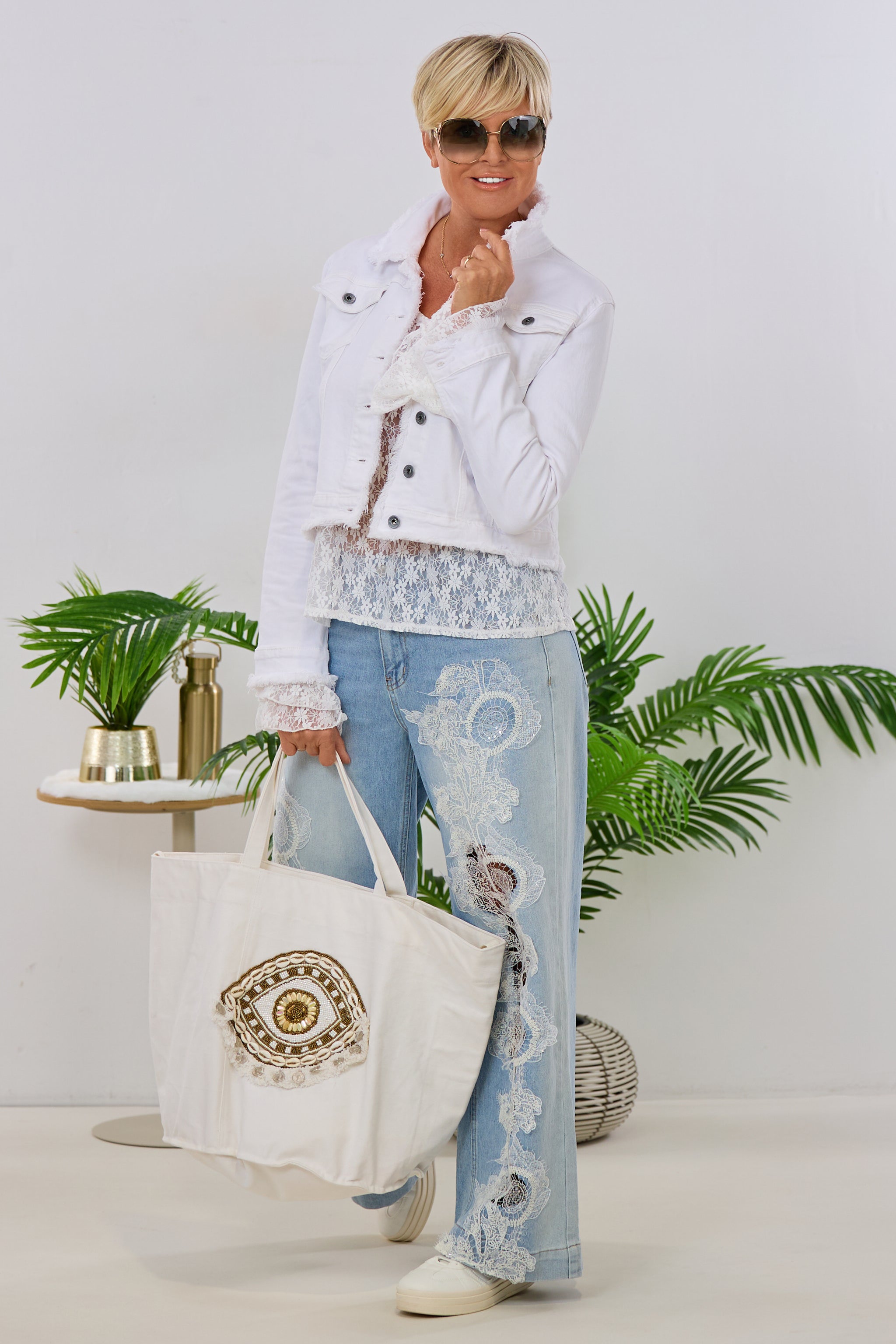 kurze Jeansjacke mit kleinen Fransen, weiß