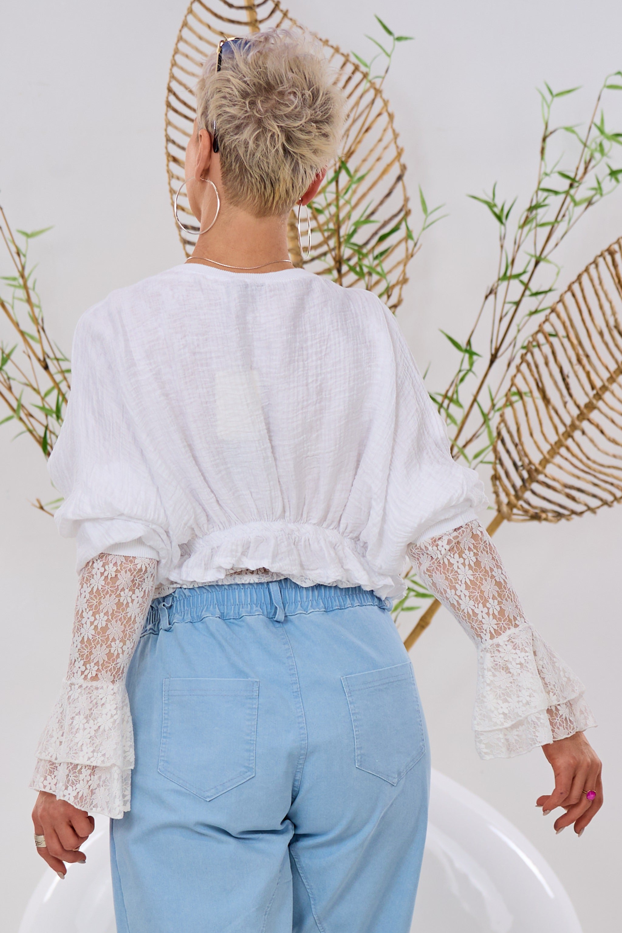 kurzes Blusenshirt mit Schößchen, weiß/ecru