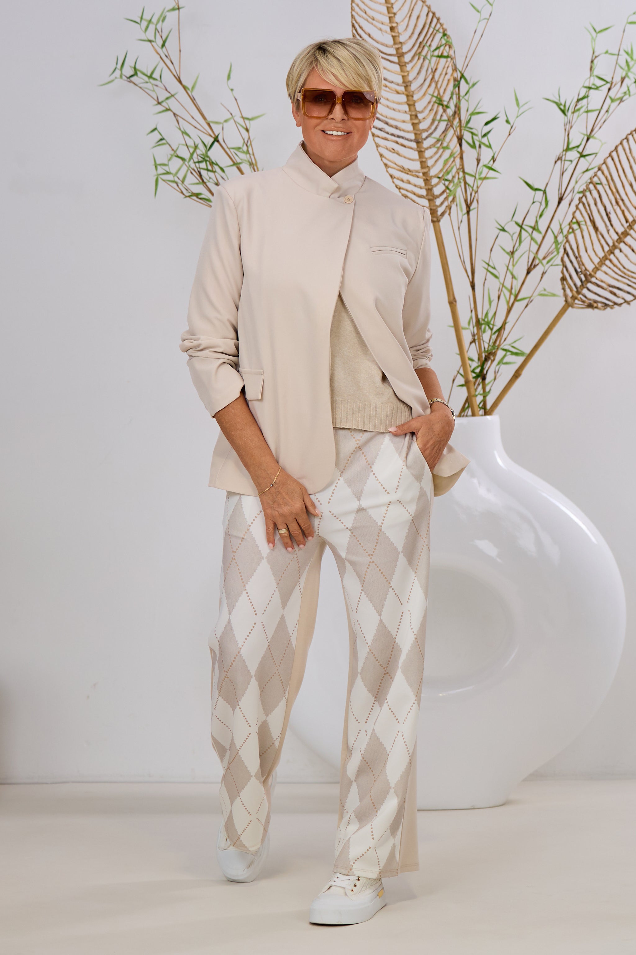 Langer Blazer mit kleinem Knopf, beige