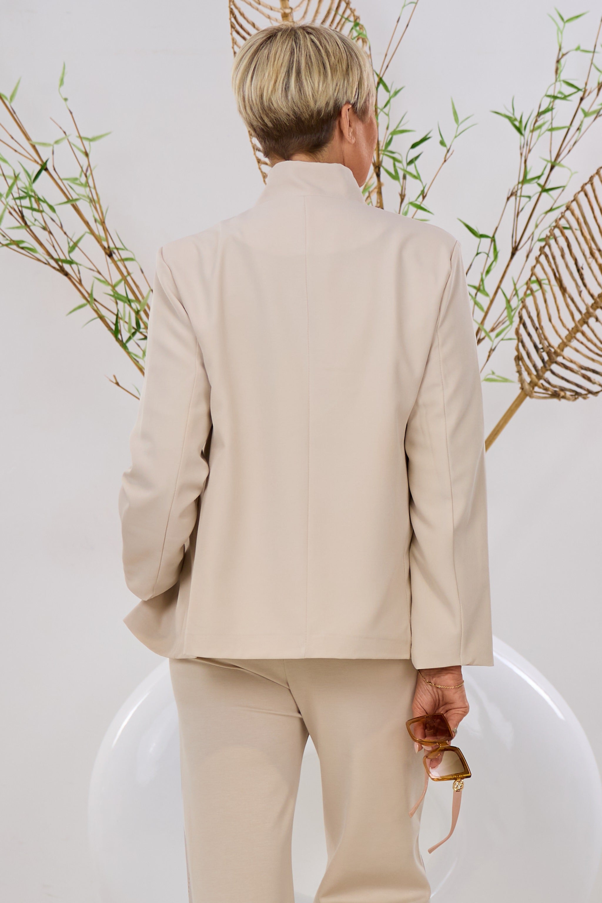 Langer Blazer mit kleinem Knopf, beige