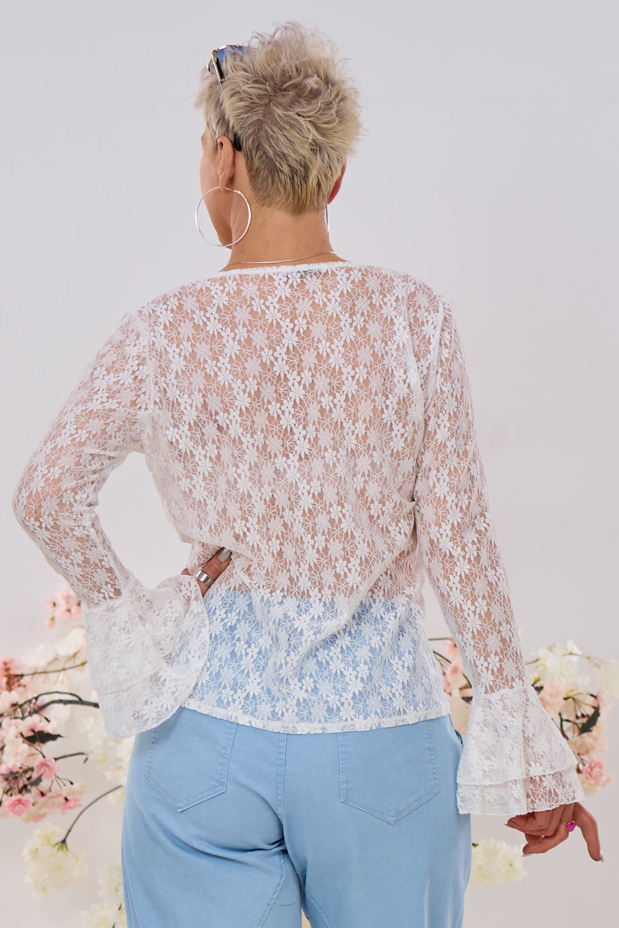 Spitzenshirt mit Trompeterärmeln, ecru