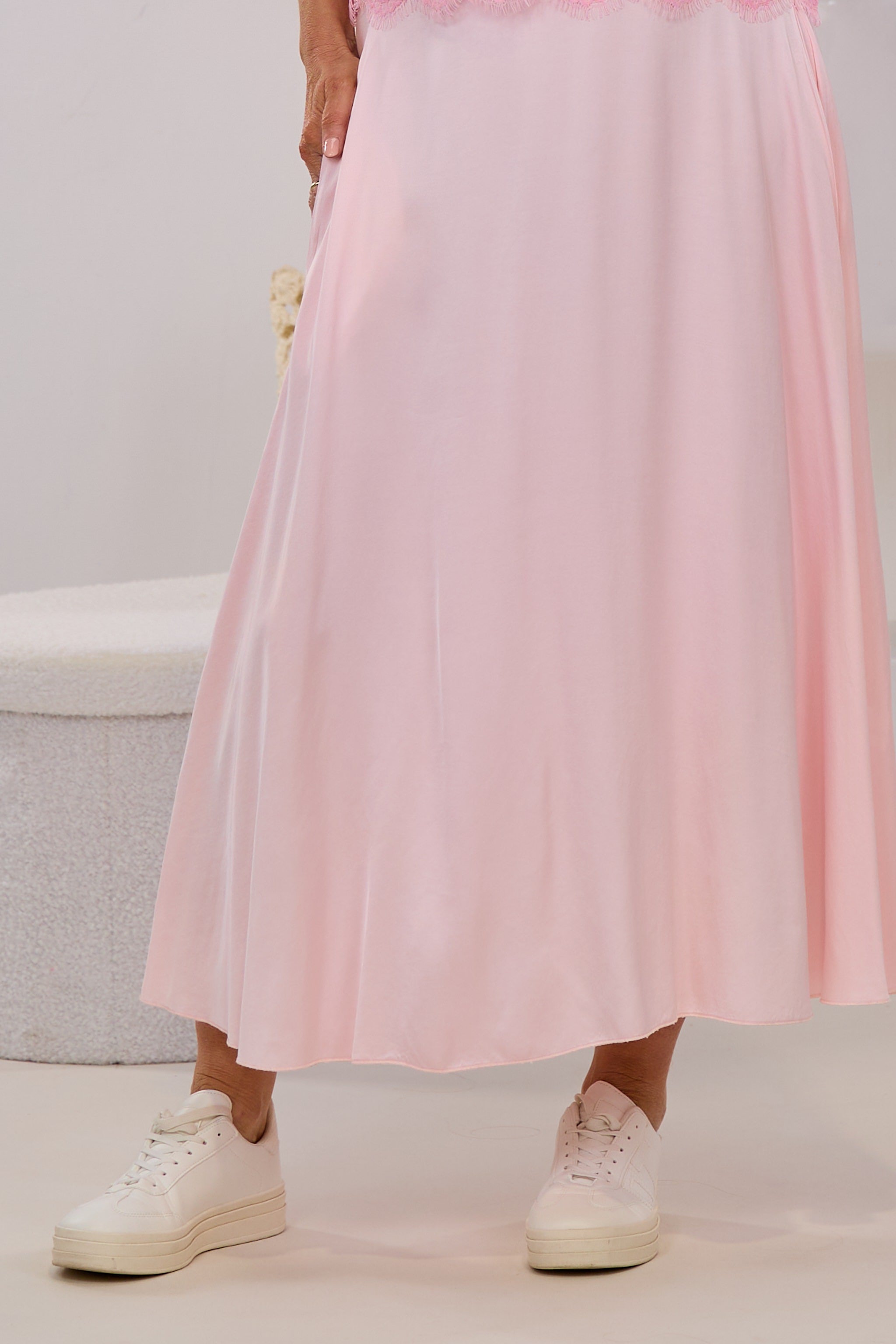 langer, weichfallender Rock, rosa