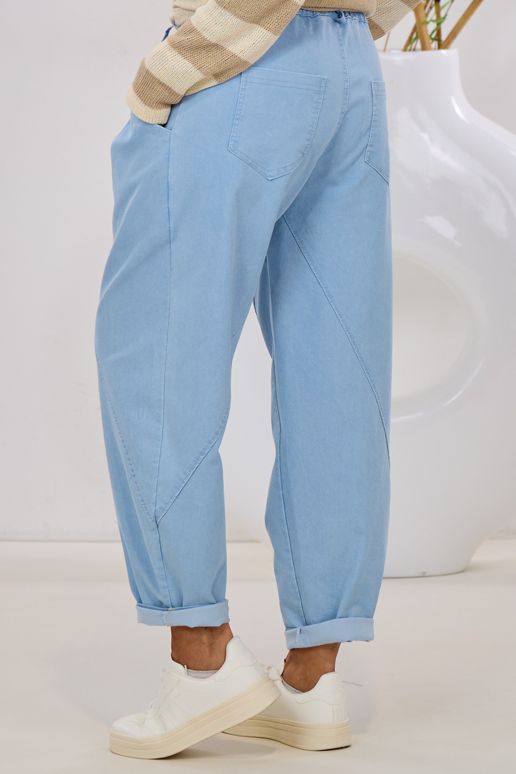 Leichte Jeans mit Zierknopf, hell denim