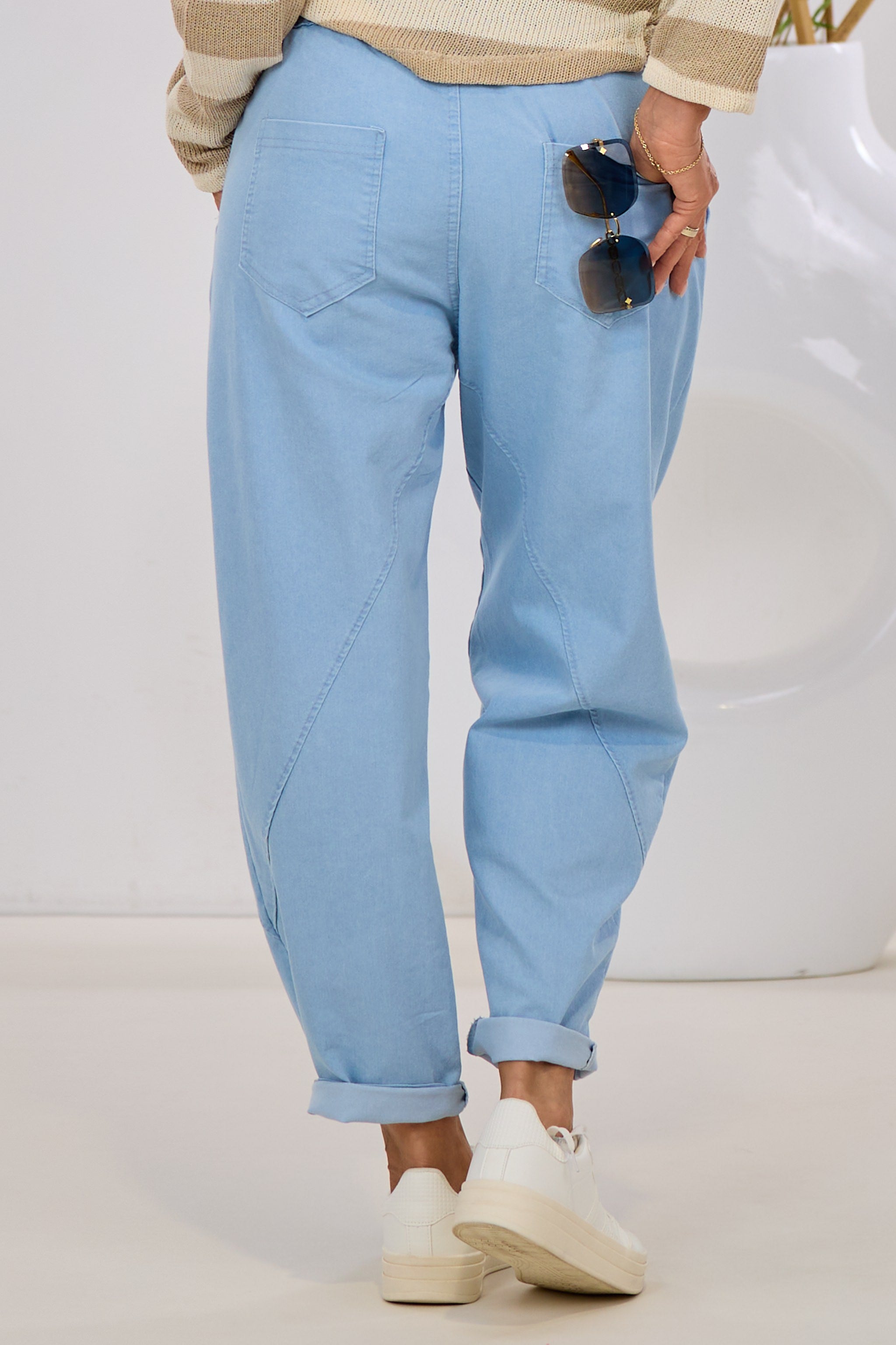 Leichte Jeans mit Zierknopf, hell denim