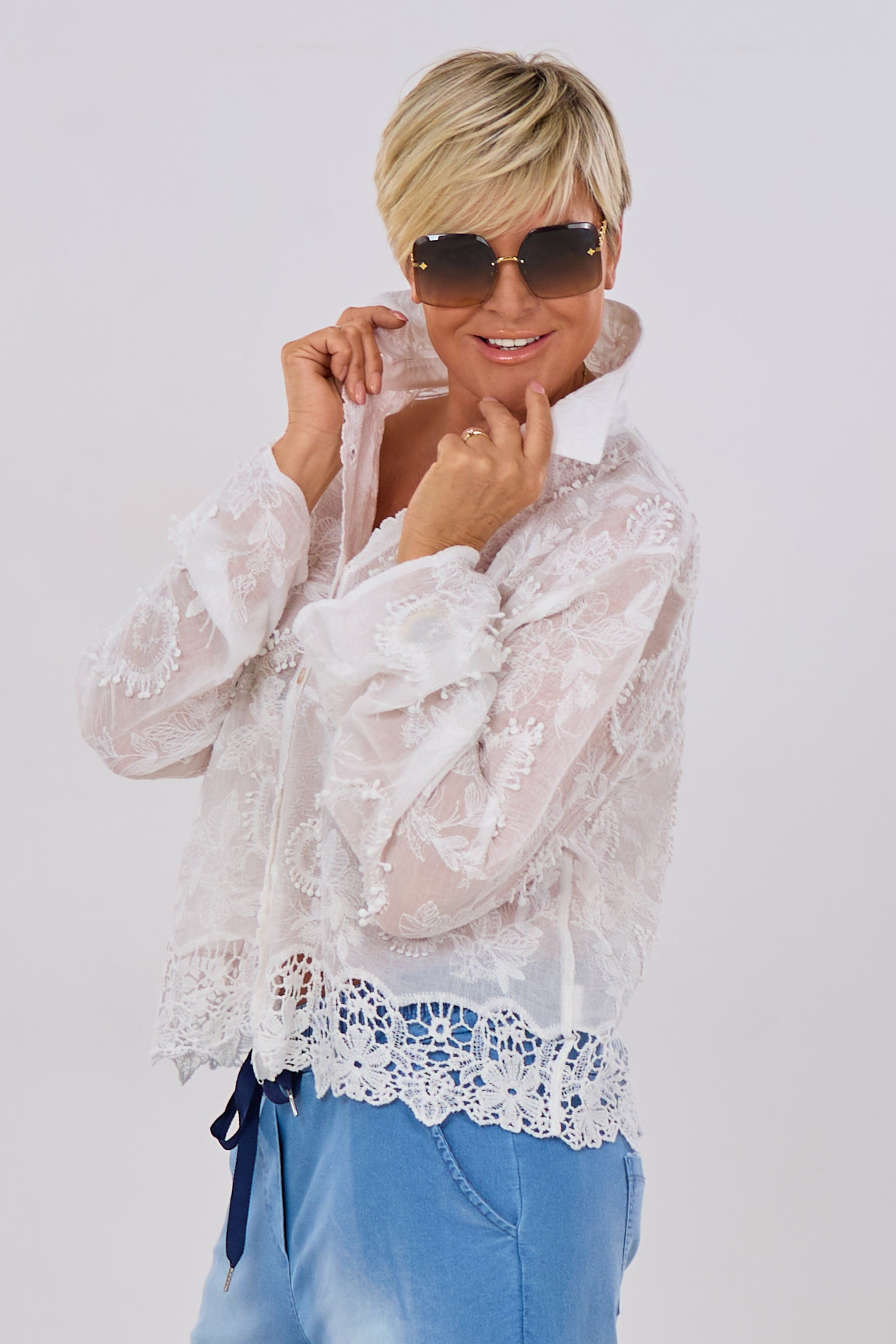 Bestickte Bluse mit Spitze, weiß