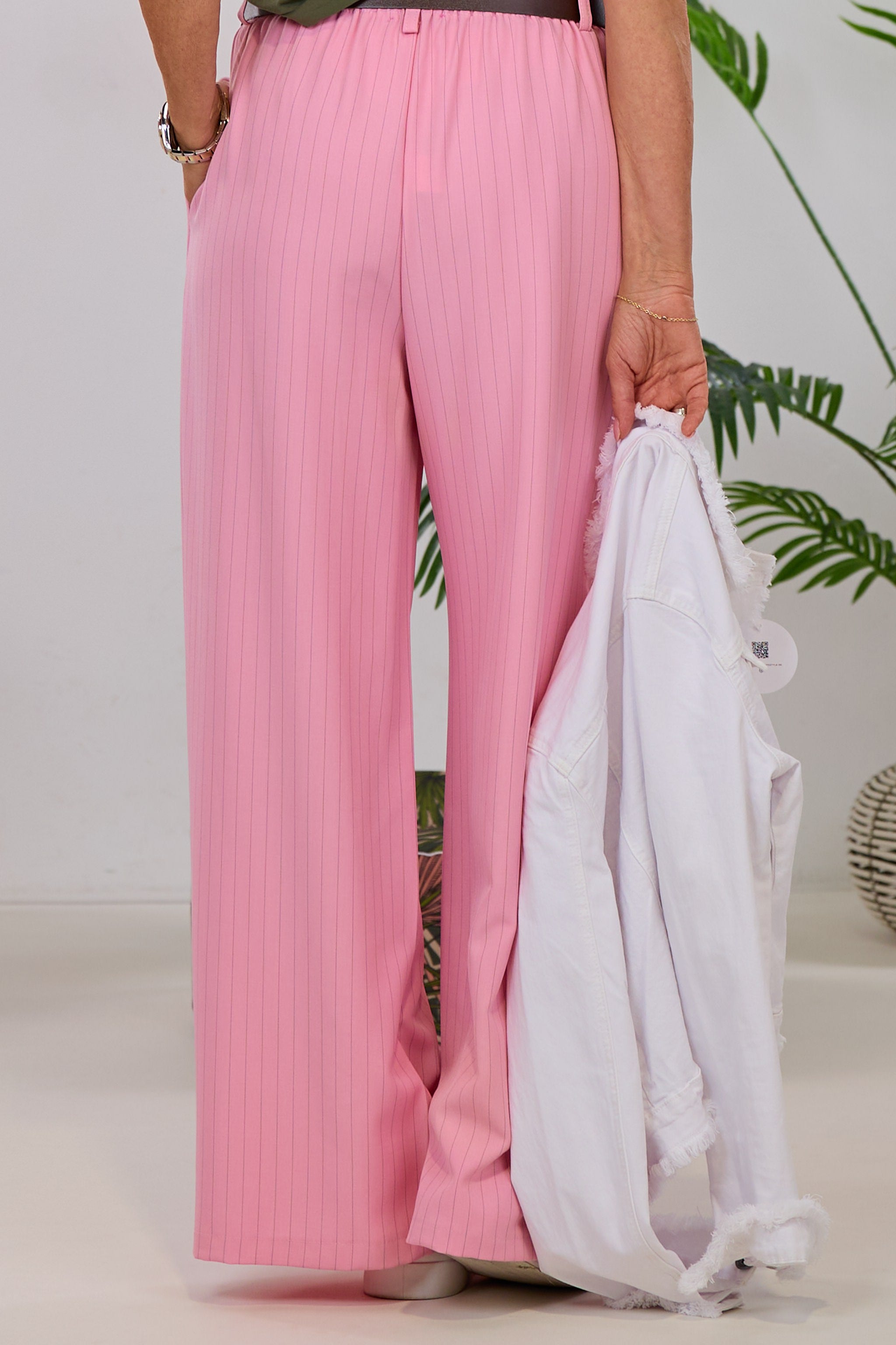 Nadelstreifen Hose mit besonderer Gürtelschlaufe, rosa