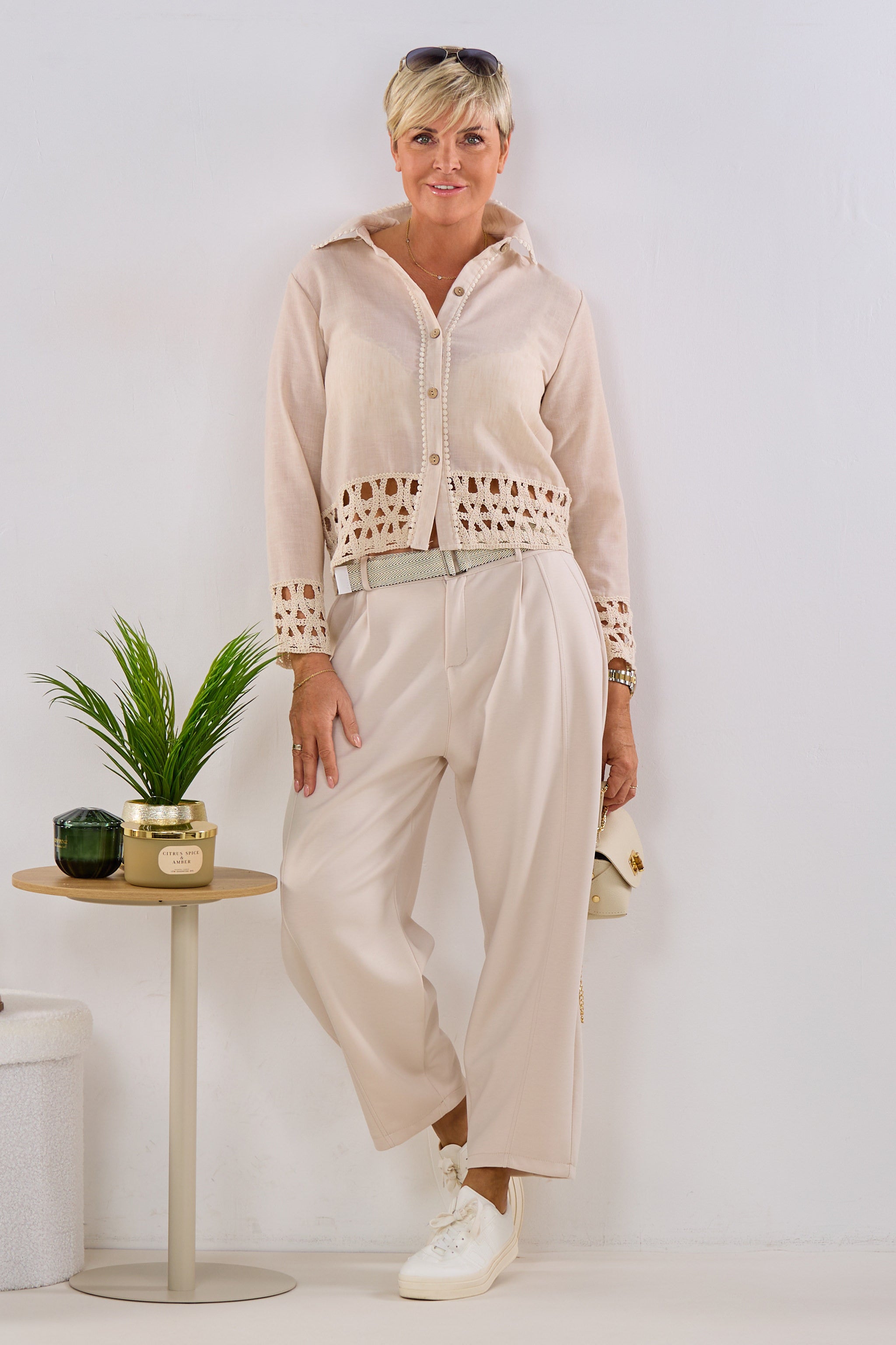 Weiche Hose mit Gürtel, beige