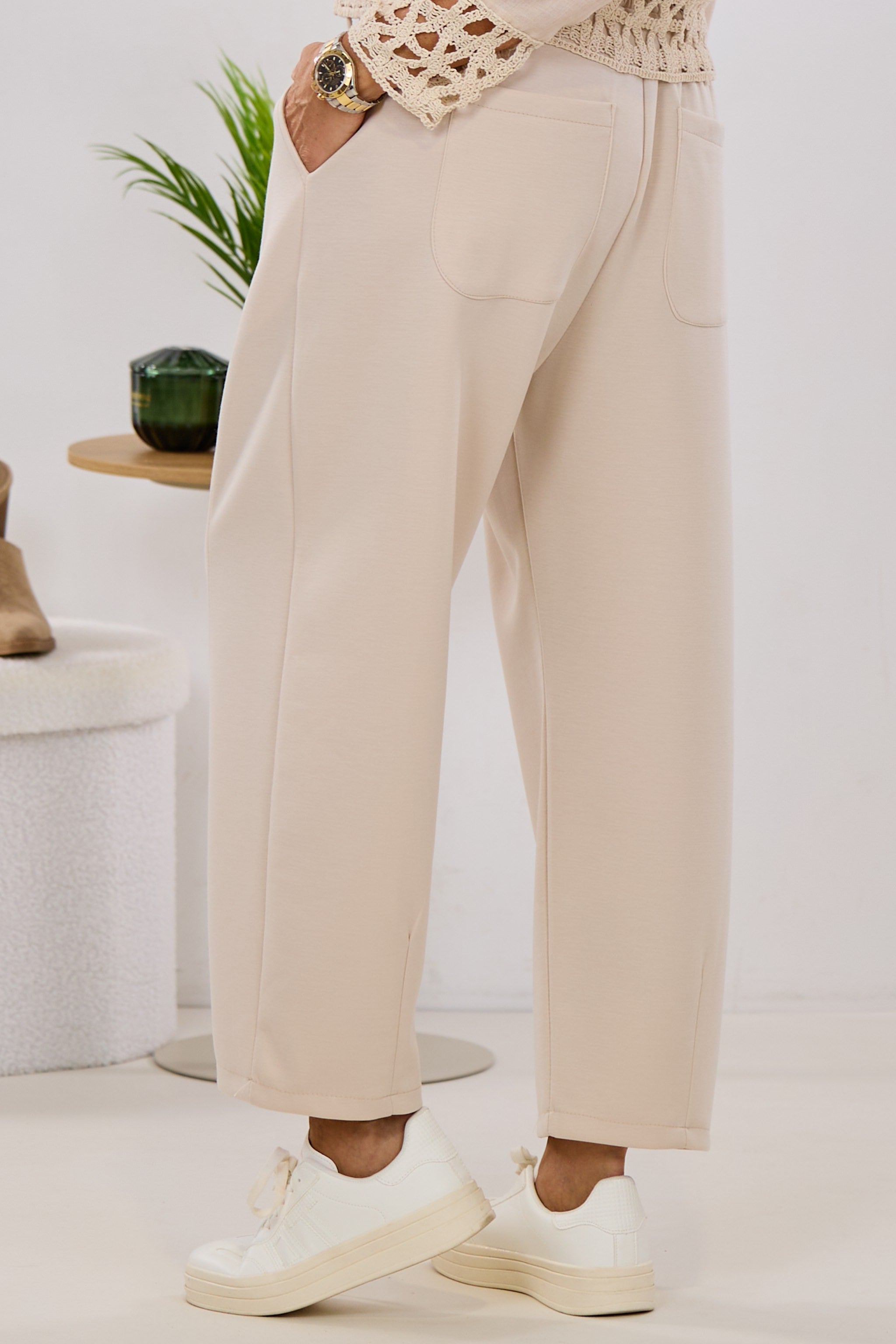Weiche Hose mit Gürtel, beige