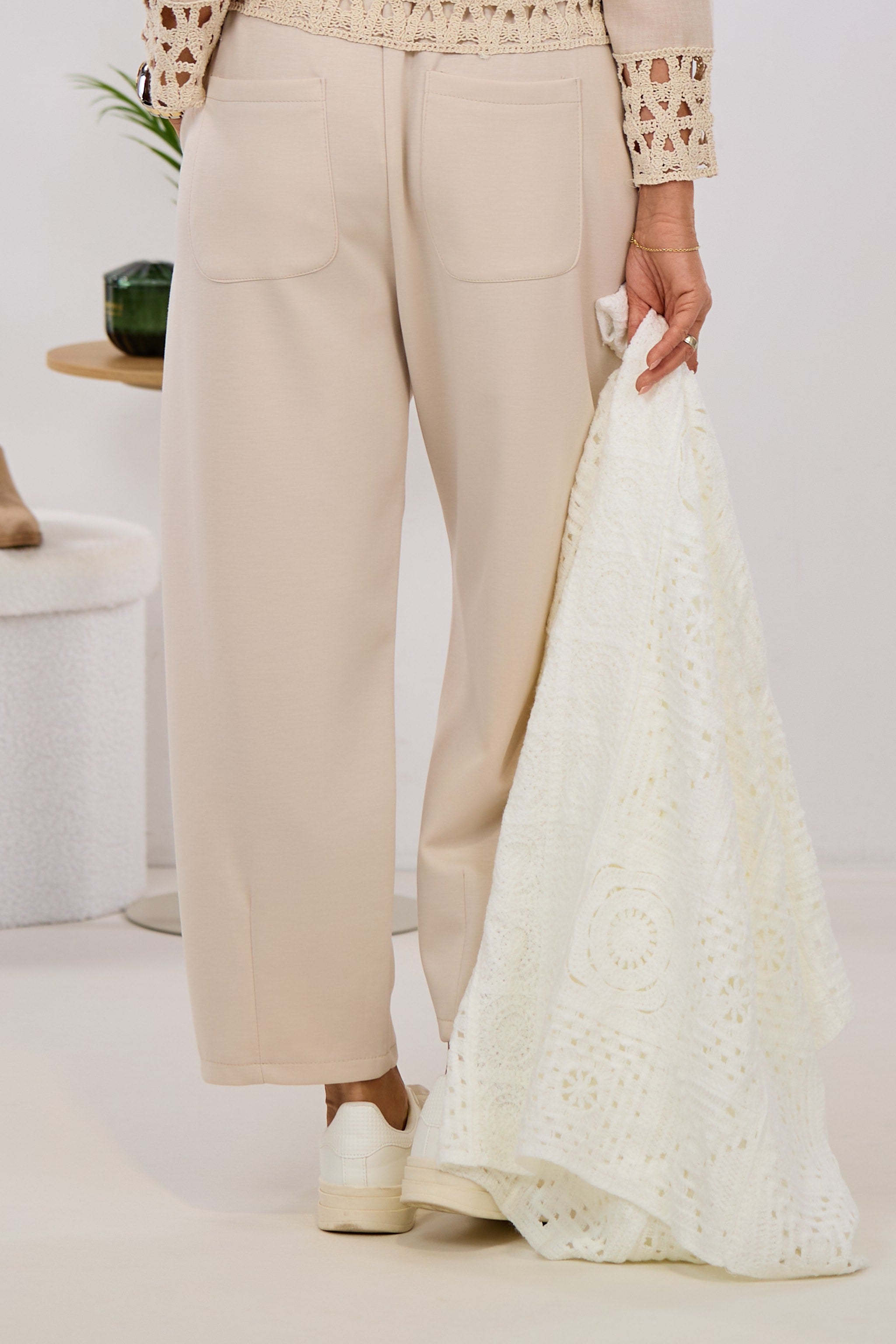 Weiche Hose mit Gürtel, beige