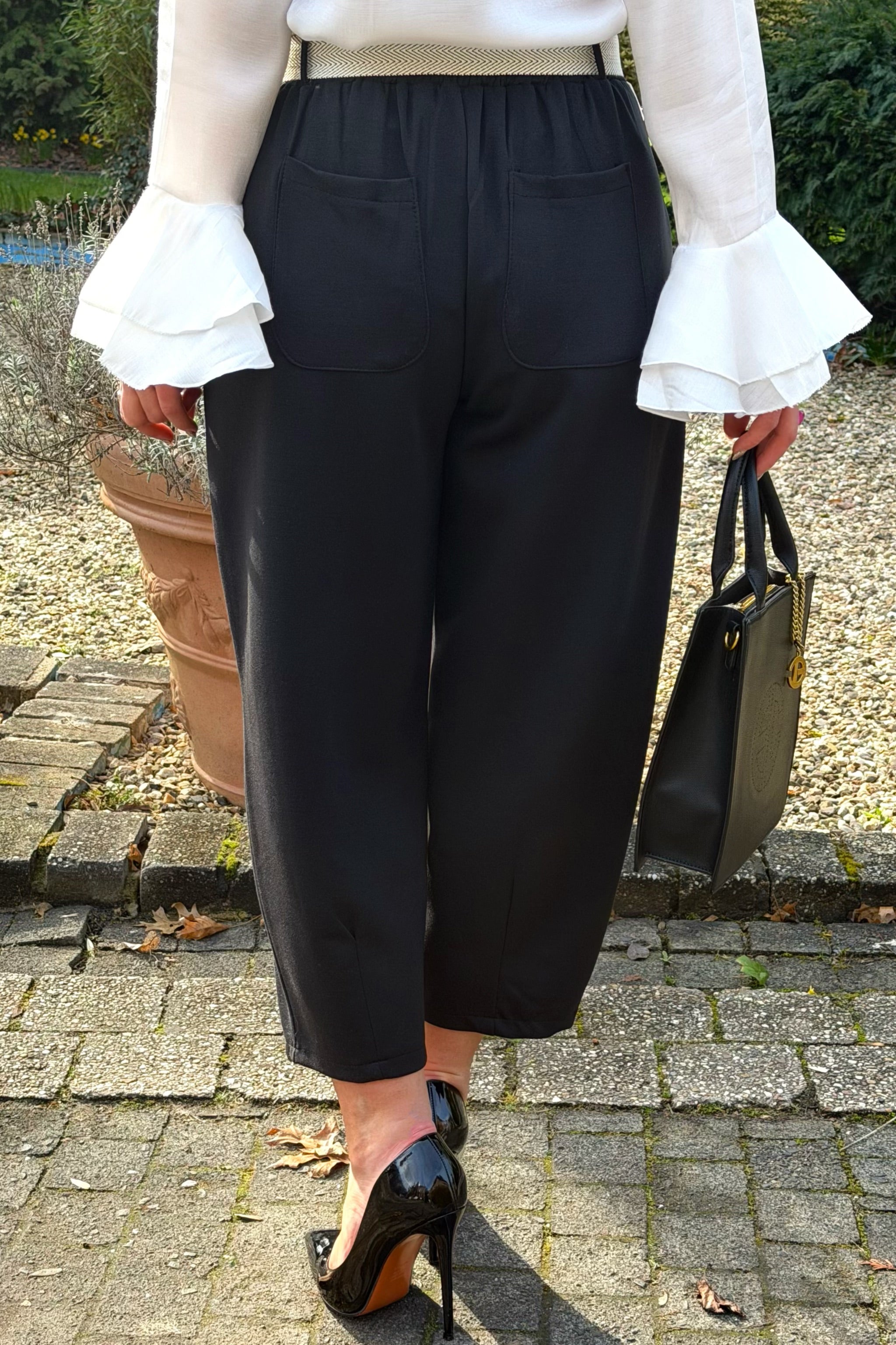 Weiche Hose mit Gürtel, schwarz