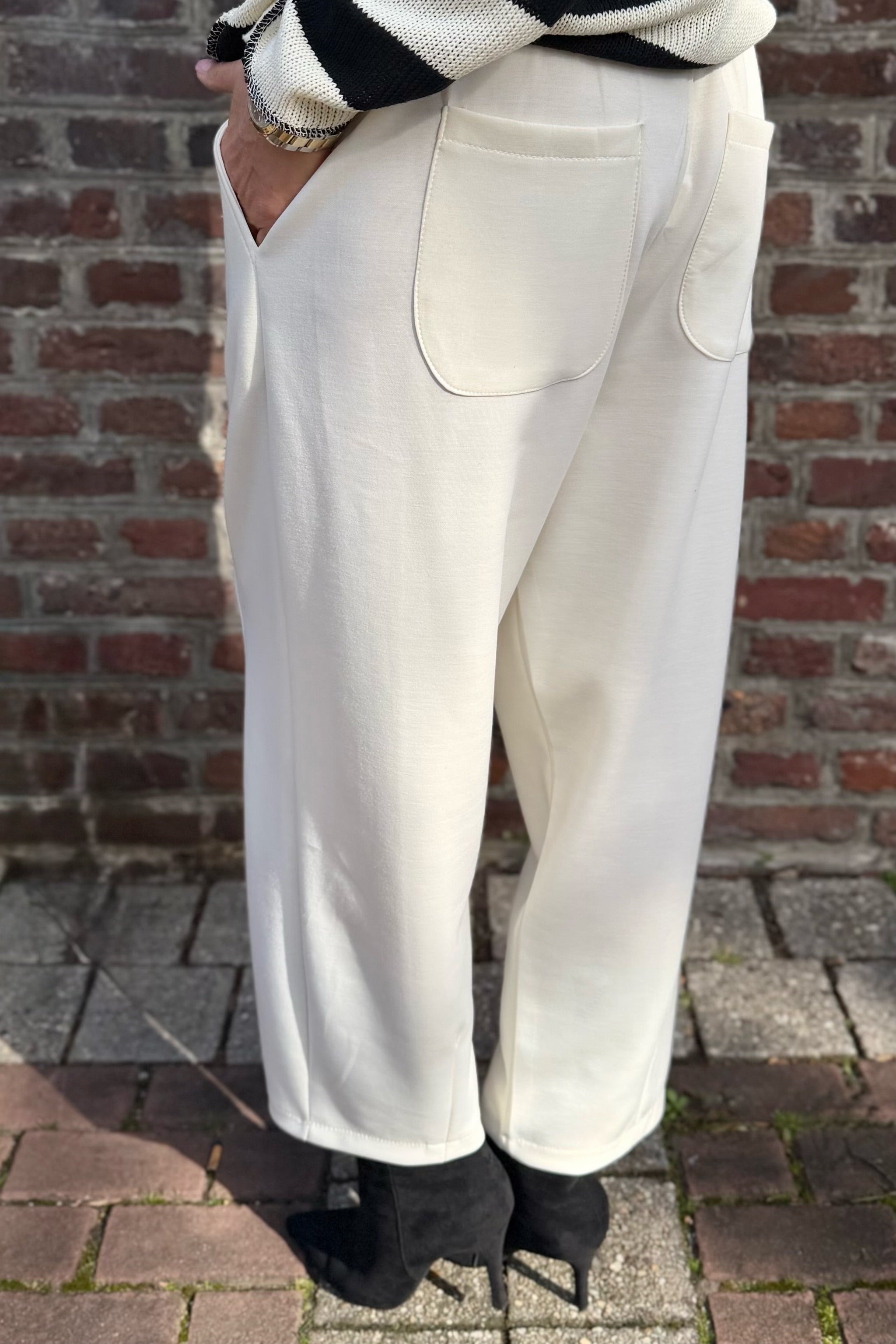 Weiche Hose mit Gürtel, creme