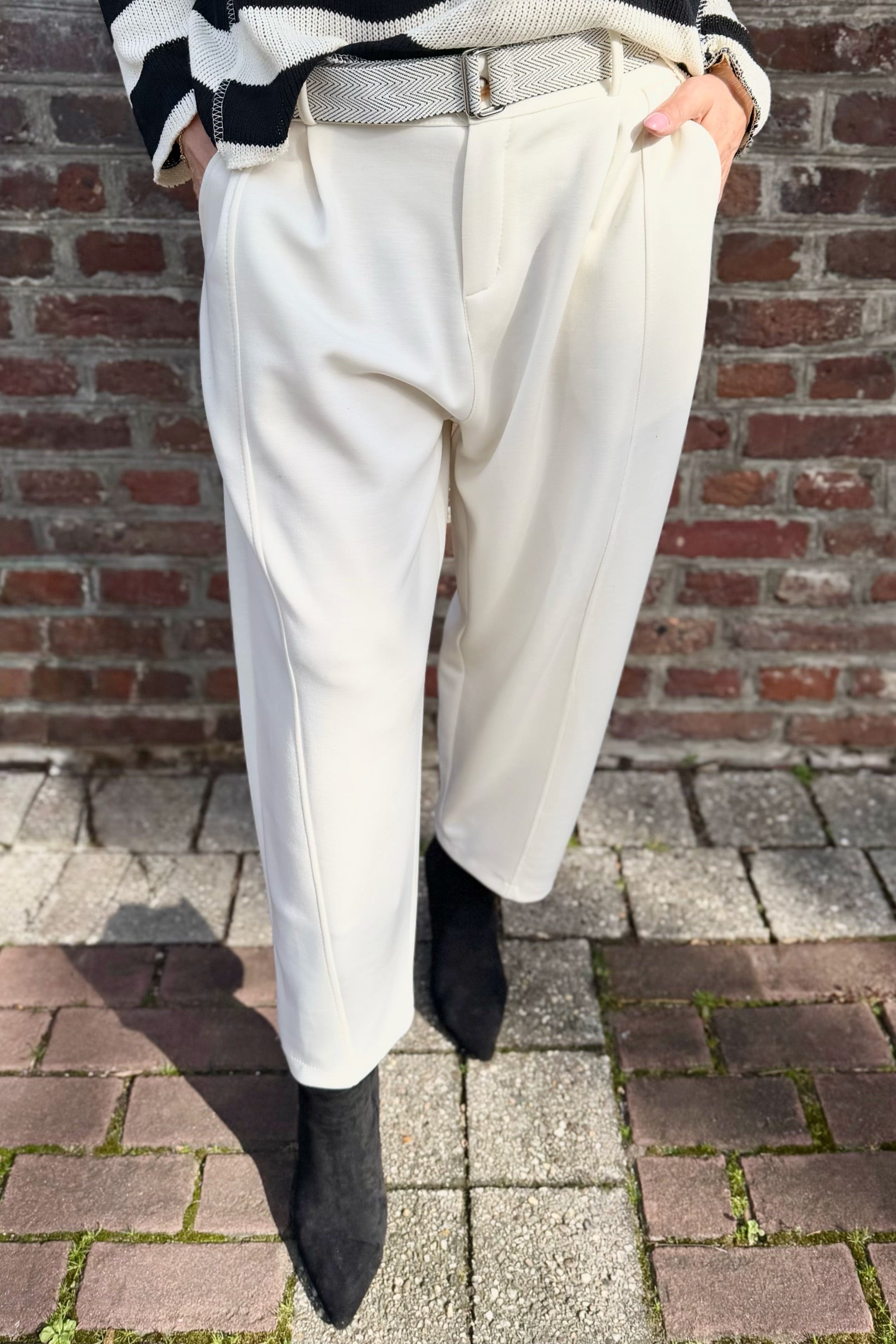 Weiche Hose mit Gürtel, creme