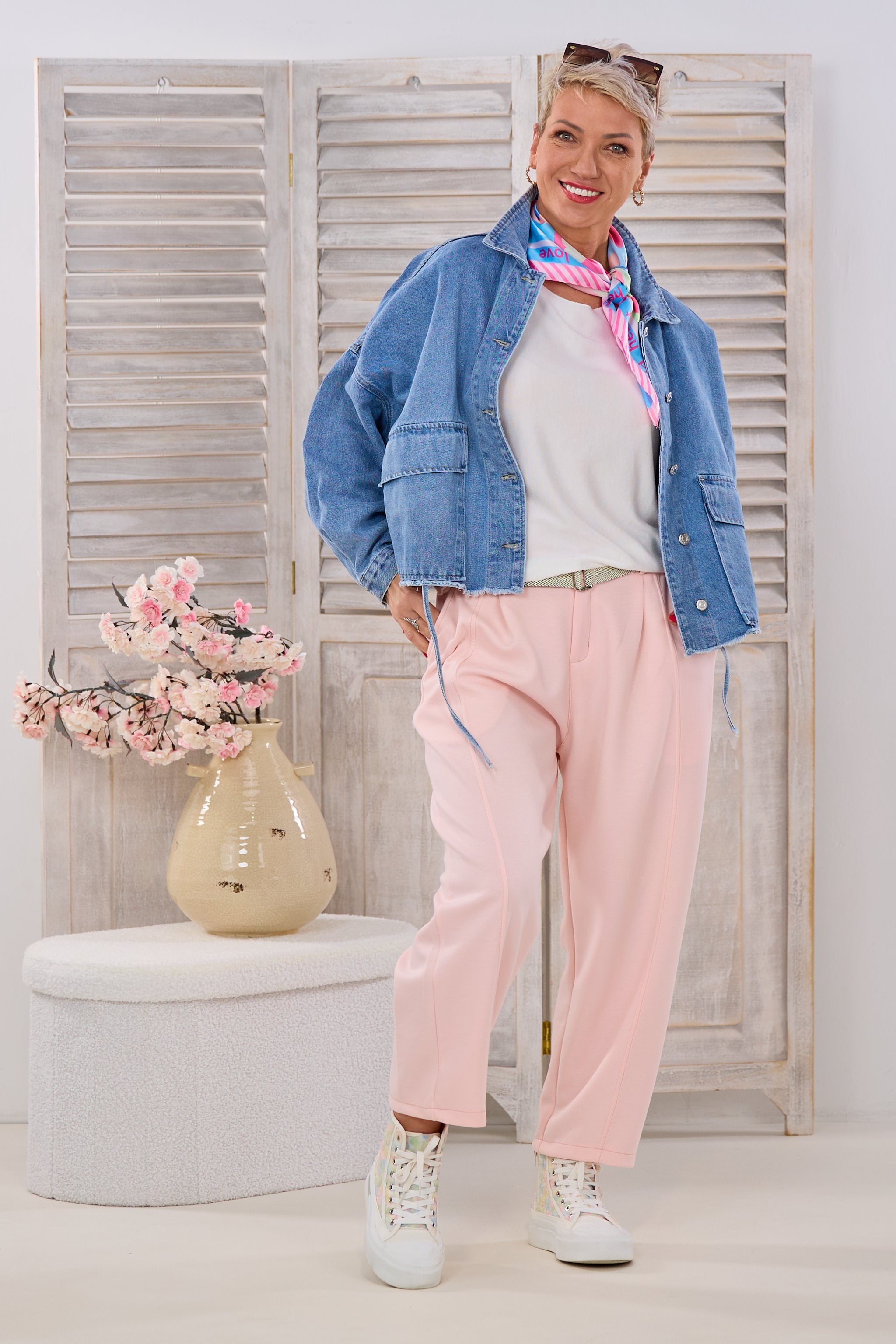 Weiche Hose mit Gürtel, rosa