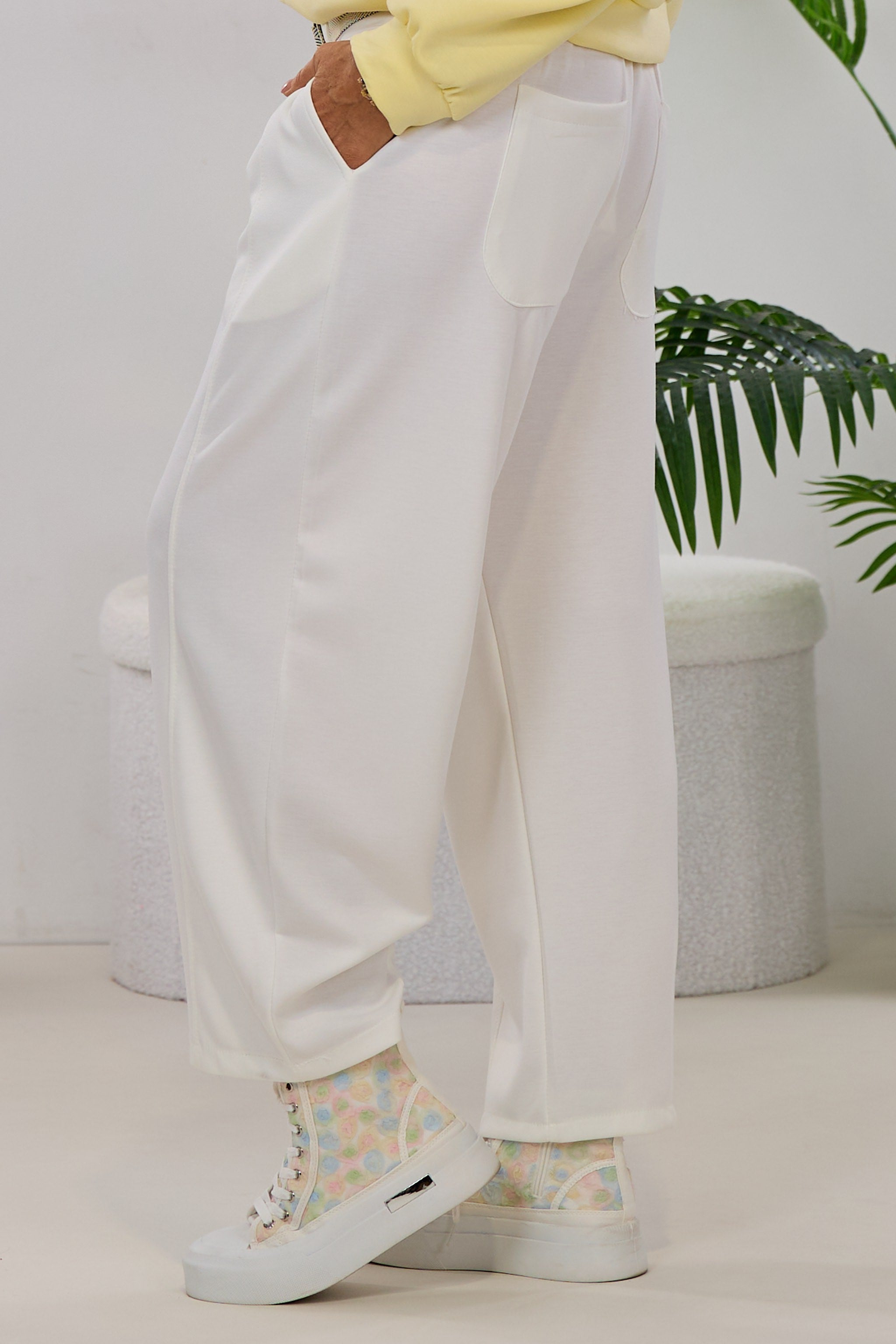 Weiche Hose mit Gürtel, ecru