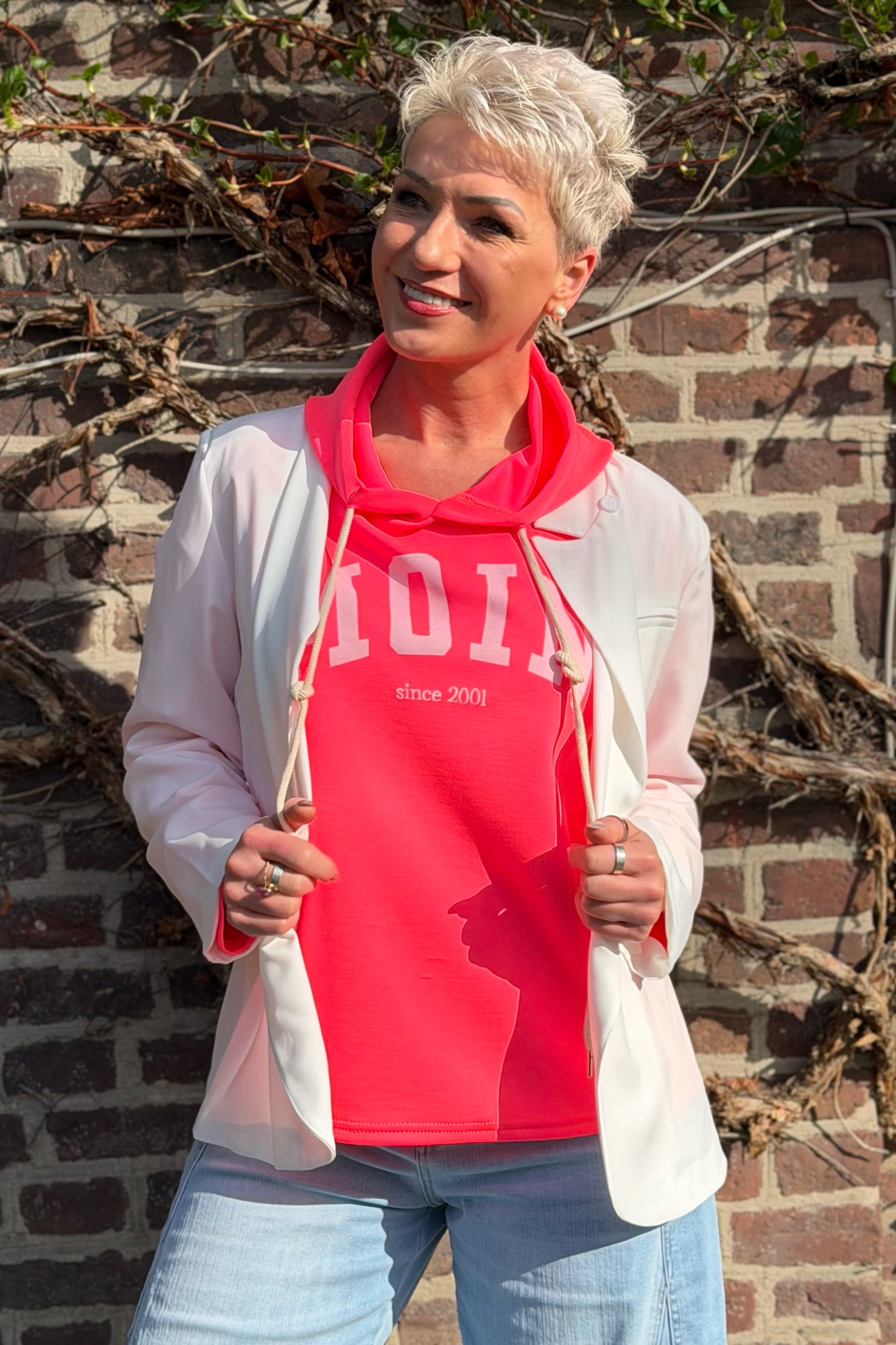 Langer Blazer mit kleinem Knopf, weiß