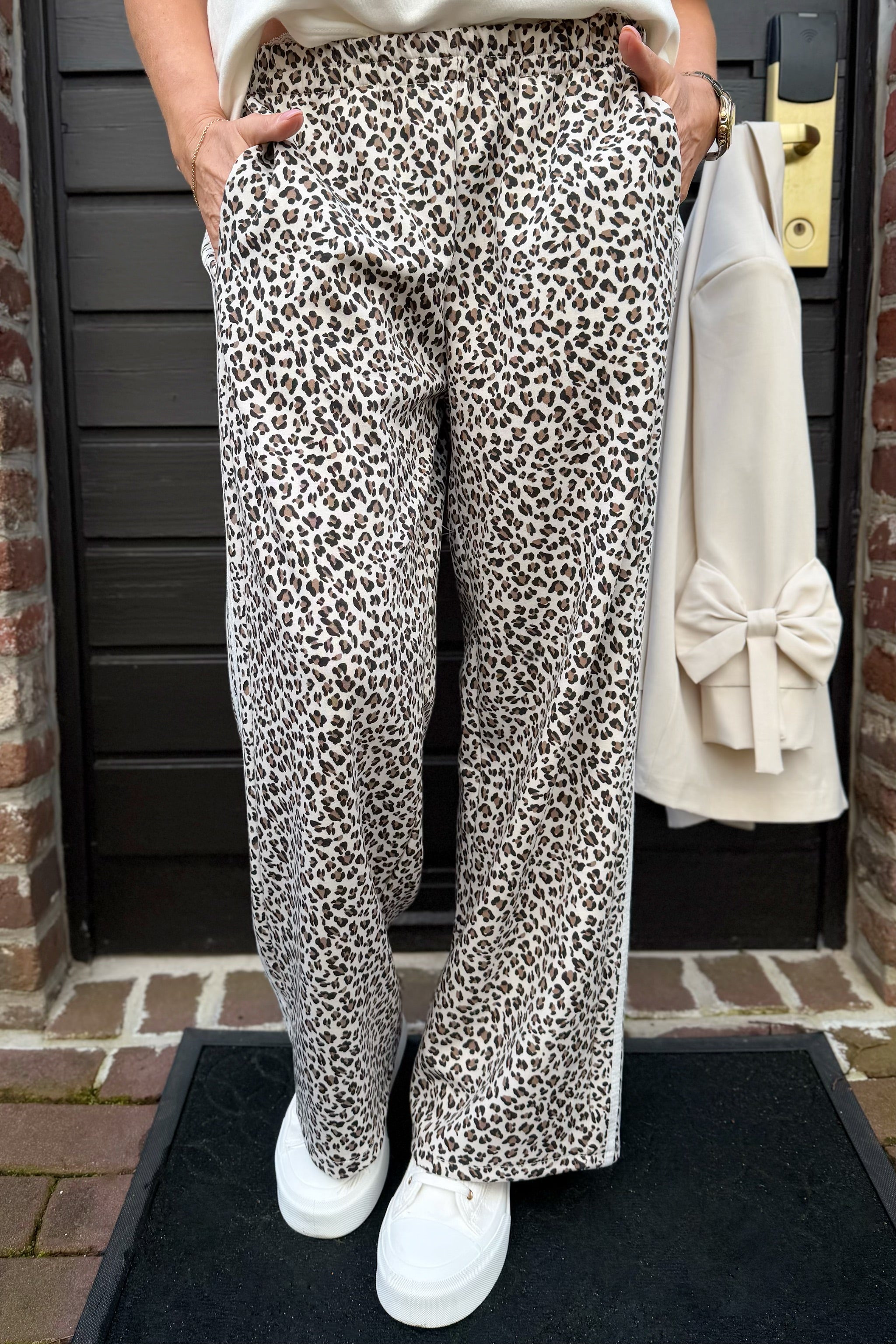 Hose im Leo-Design mit seitlichen Streifen, ecru-leo