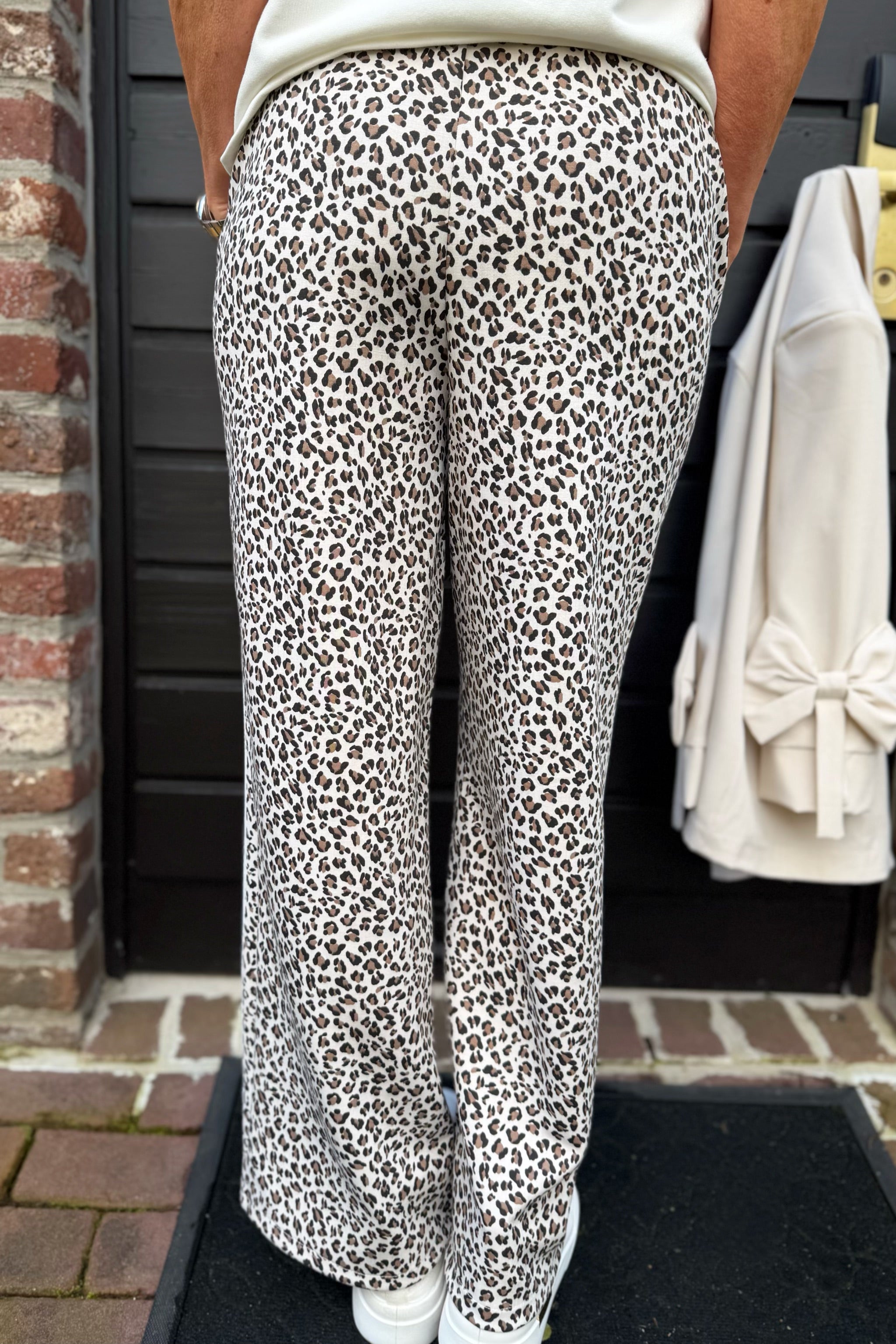 Hose im Leo-Design mit seitlichen Streifen, ecru-leo