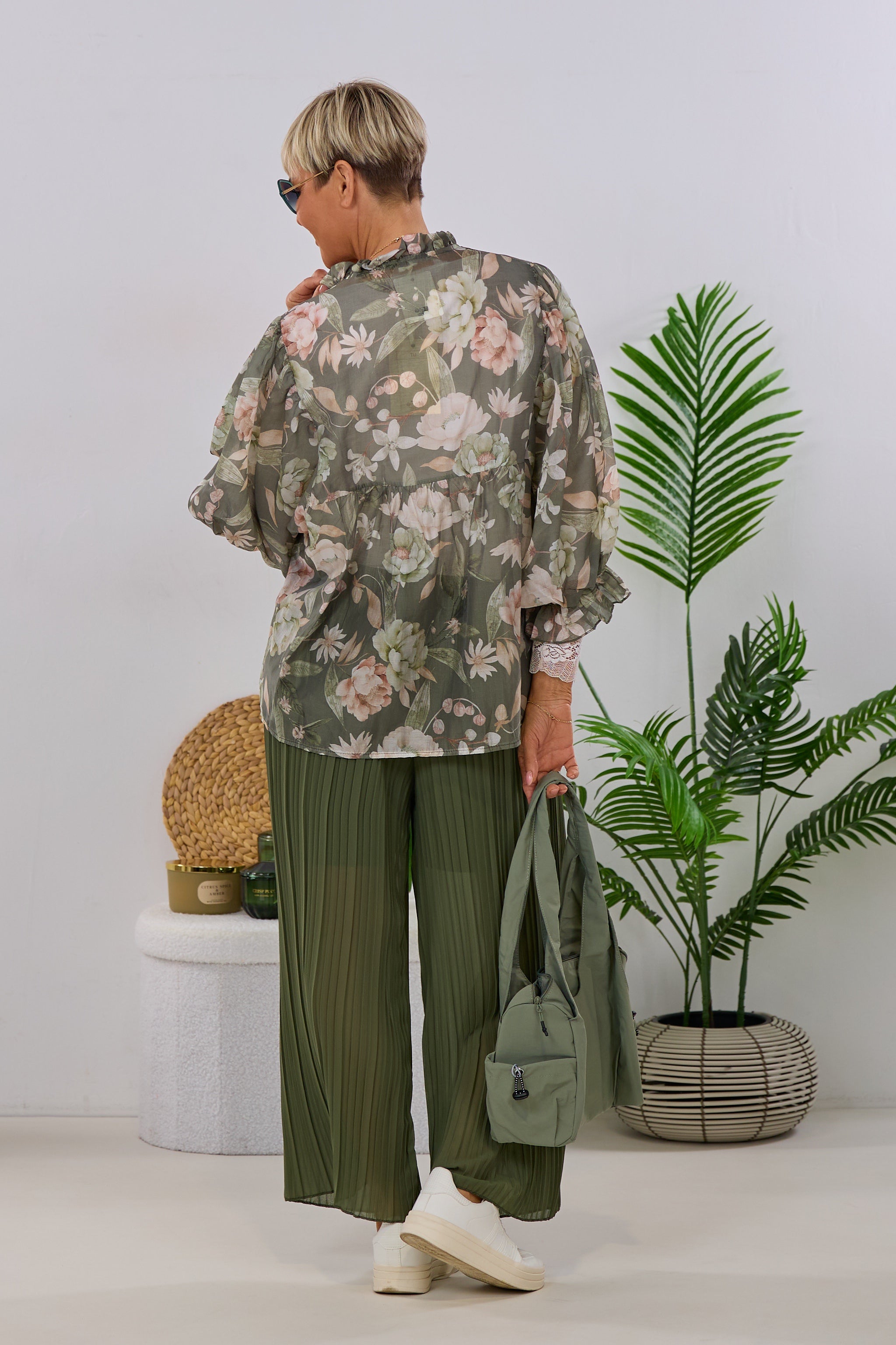 Transparente Bluse mit weiten Ärmeln, khaki-geblümt