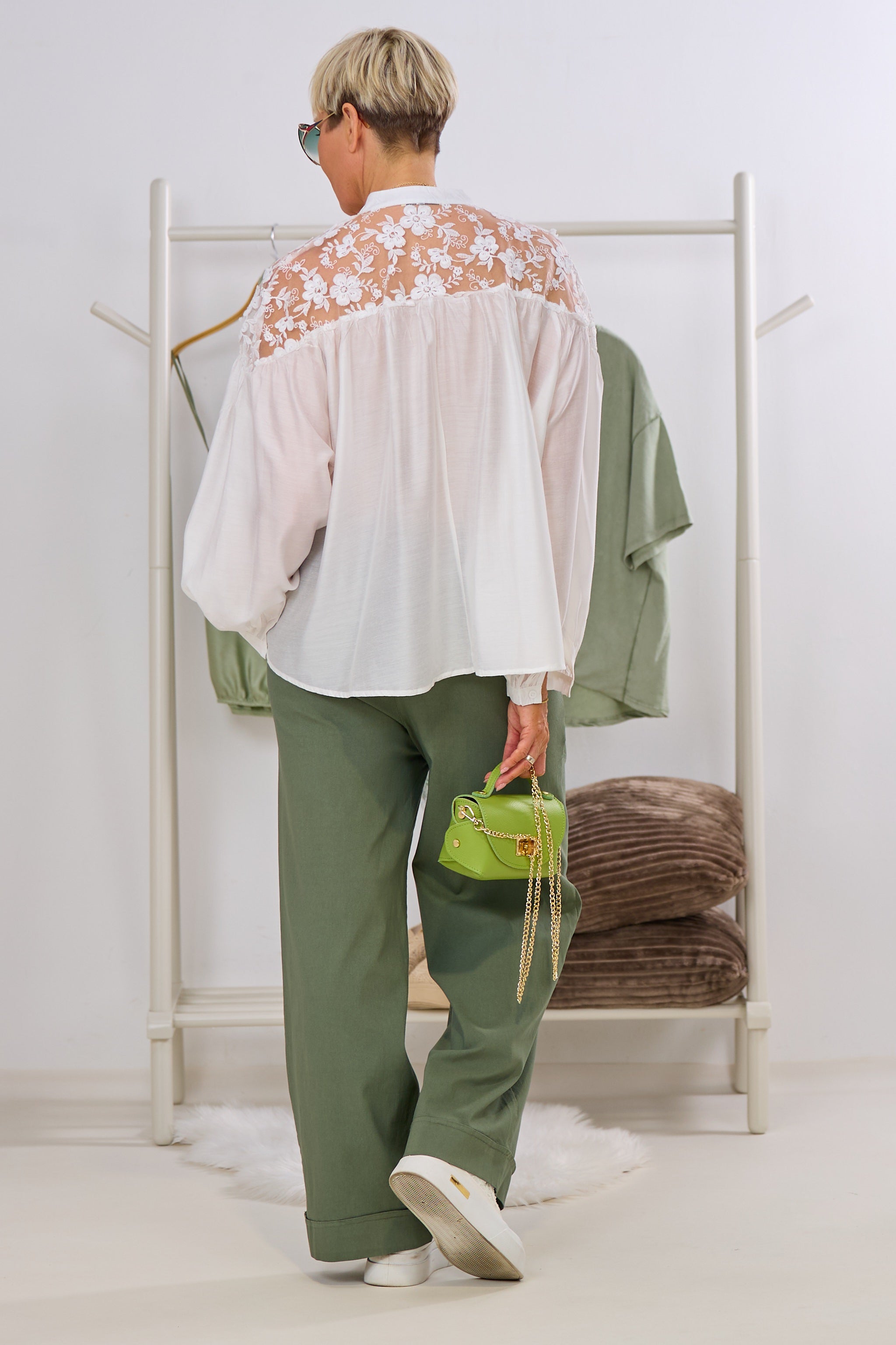 Bluse mit Schulterpasse aus Spitze, weiß