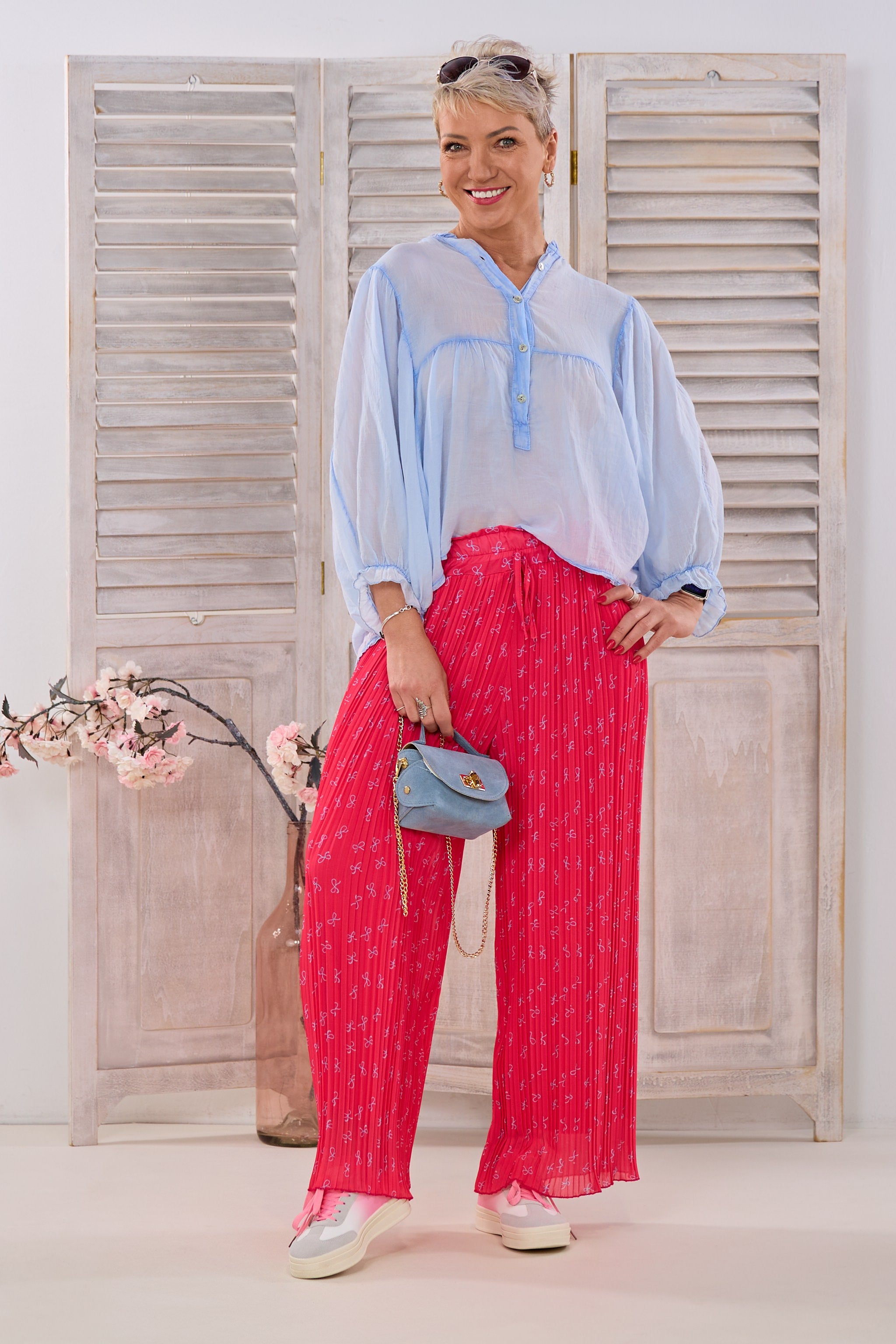 Plissee Hose mit Schleifen, rot-hellblau