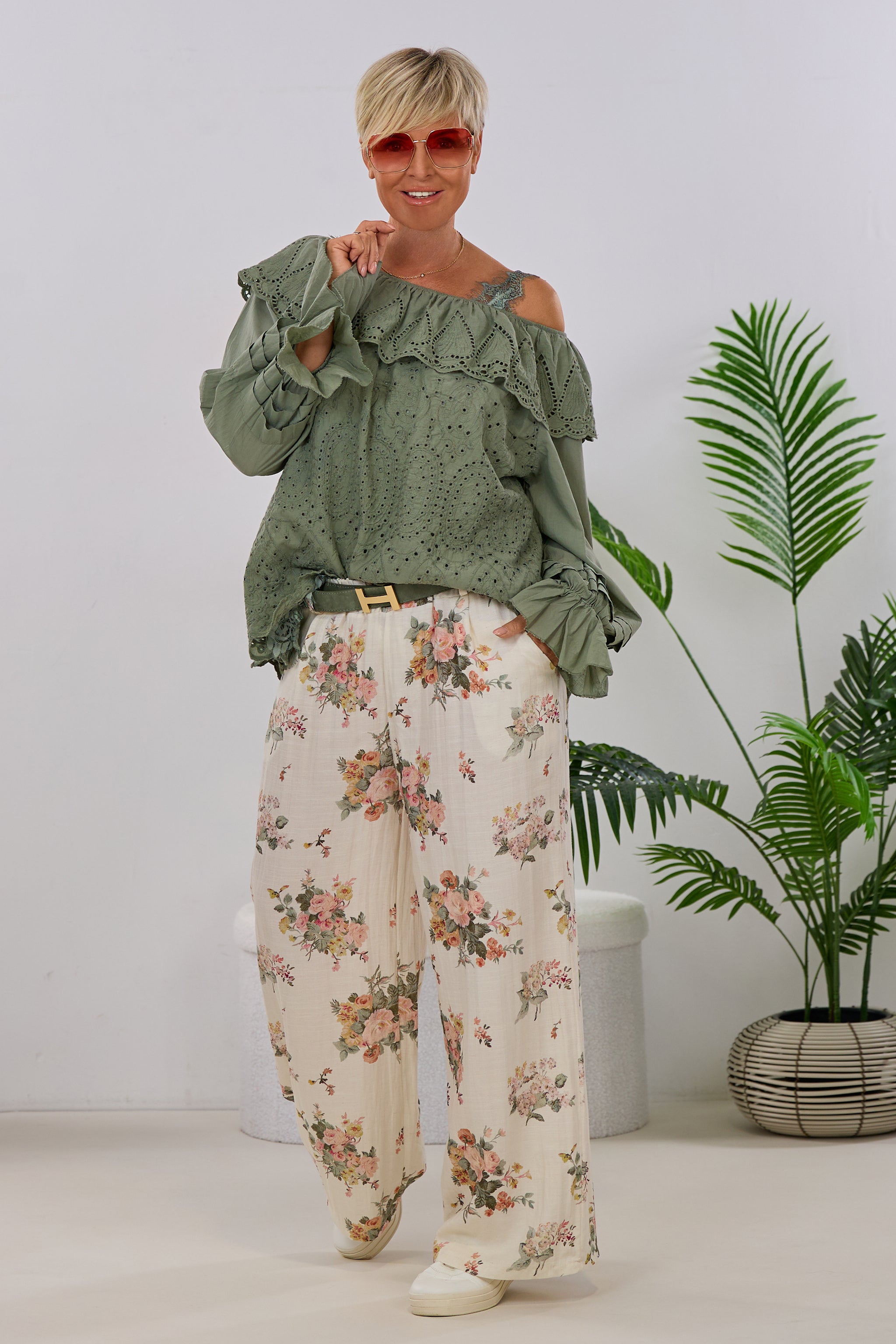 Bluse mit Lochstickereien, khaki