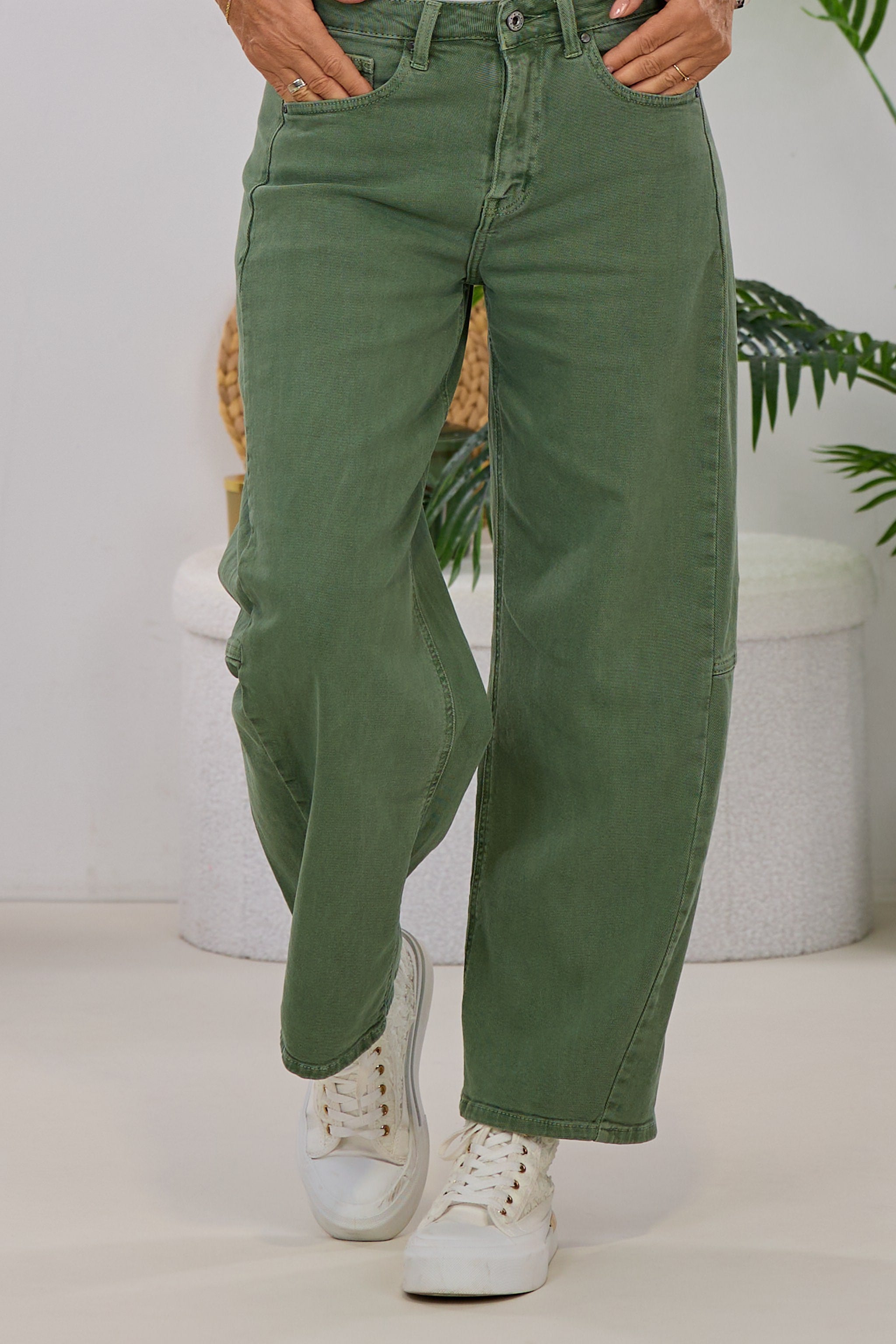 Jeans im leichten Bottle-Style, khaki