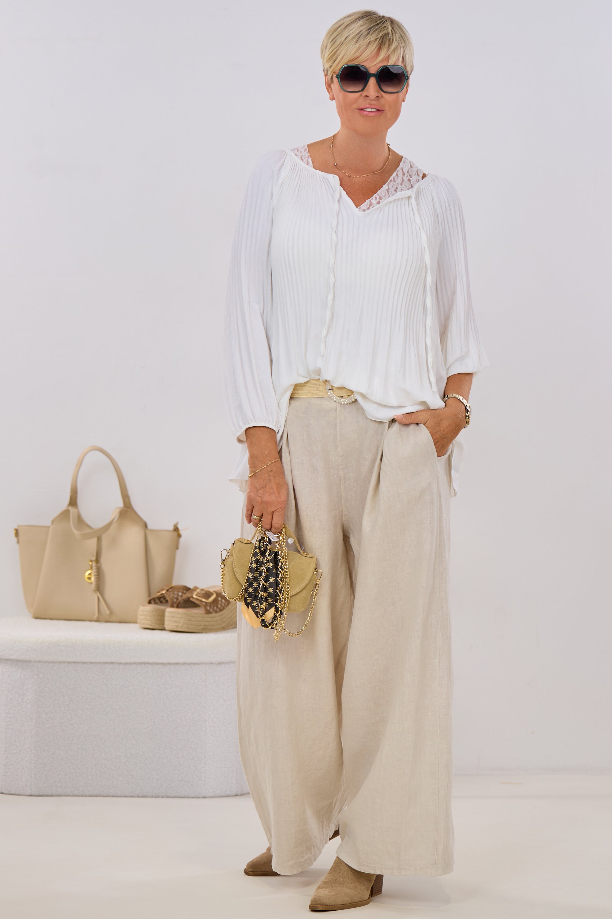 Plissee Bluse mit V-Ausschnitt, weiß