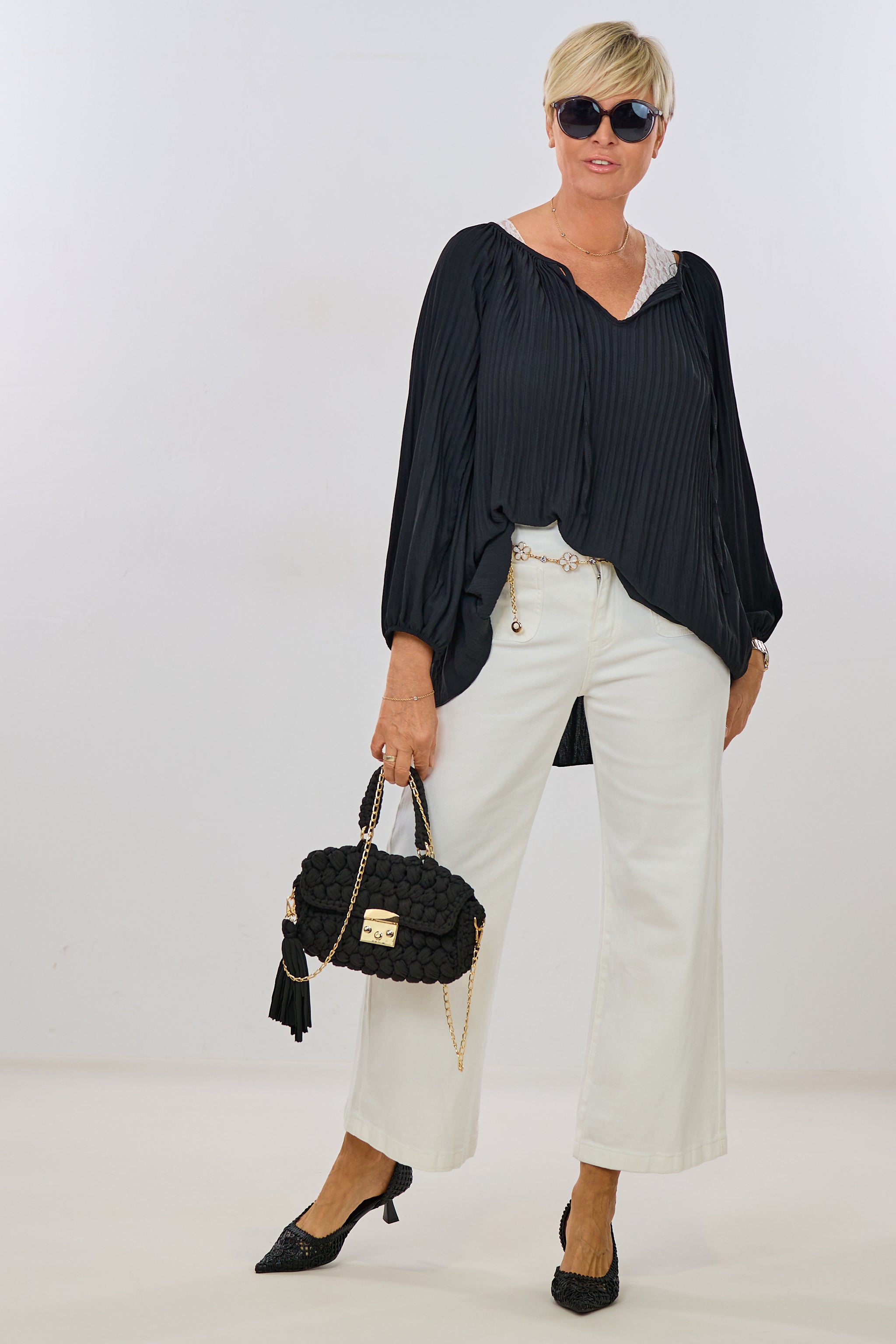 Plissee Bluse mit V-Ausschnitt, schwarz