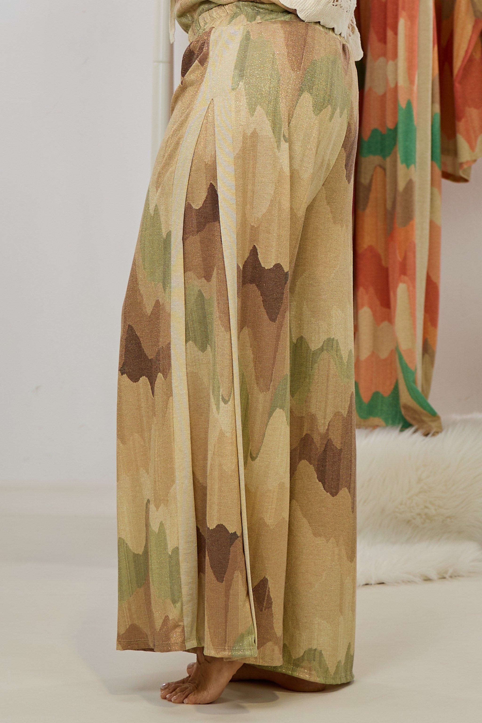 weit ausgestellte Hose mit Wellenmuster, beige-braun-gold