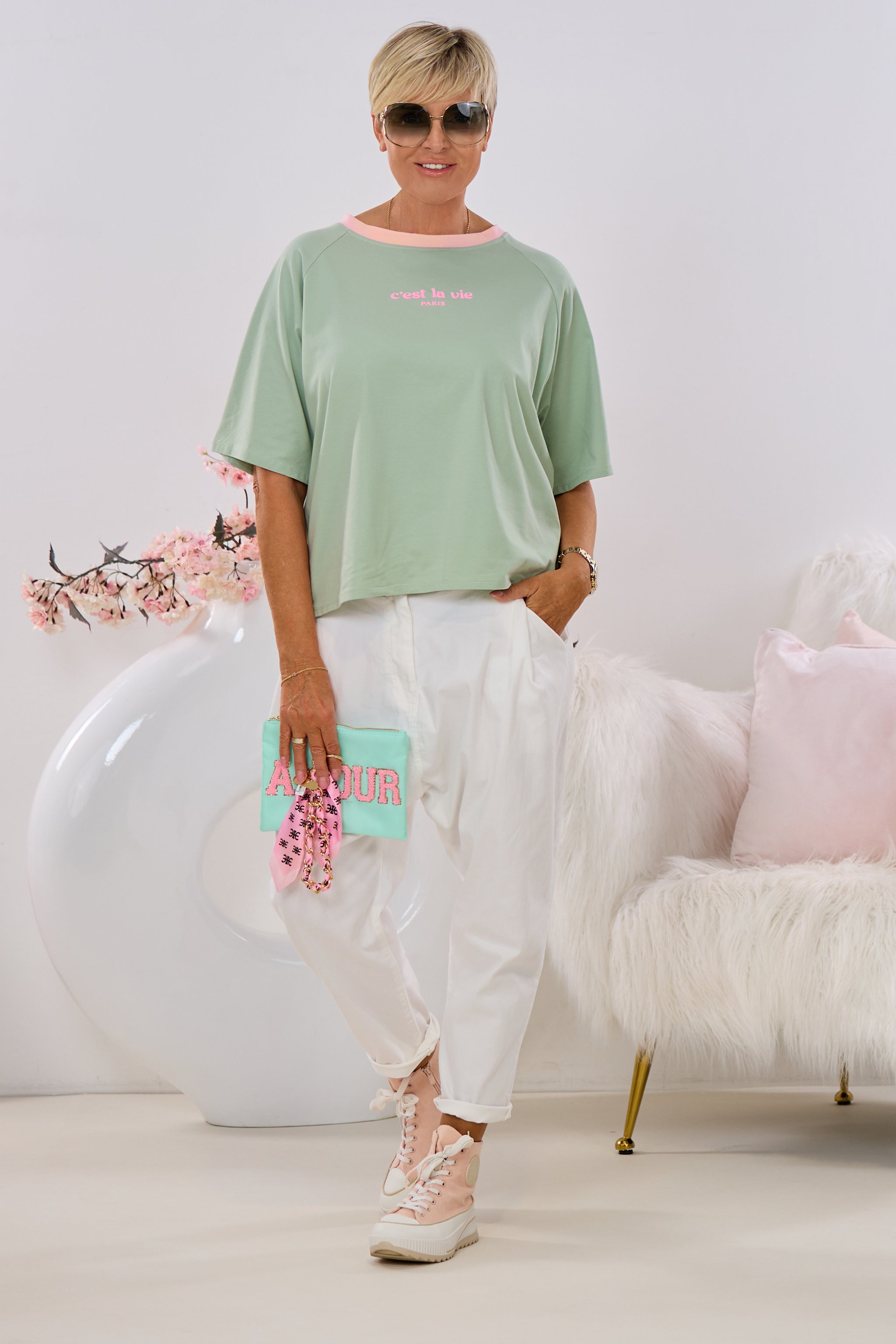 T-Shirt C'EST LA VIE mit Raglanärmeln, lindgrün