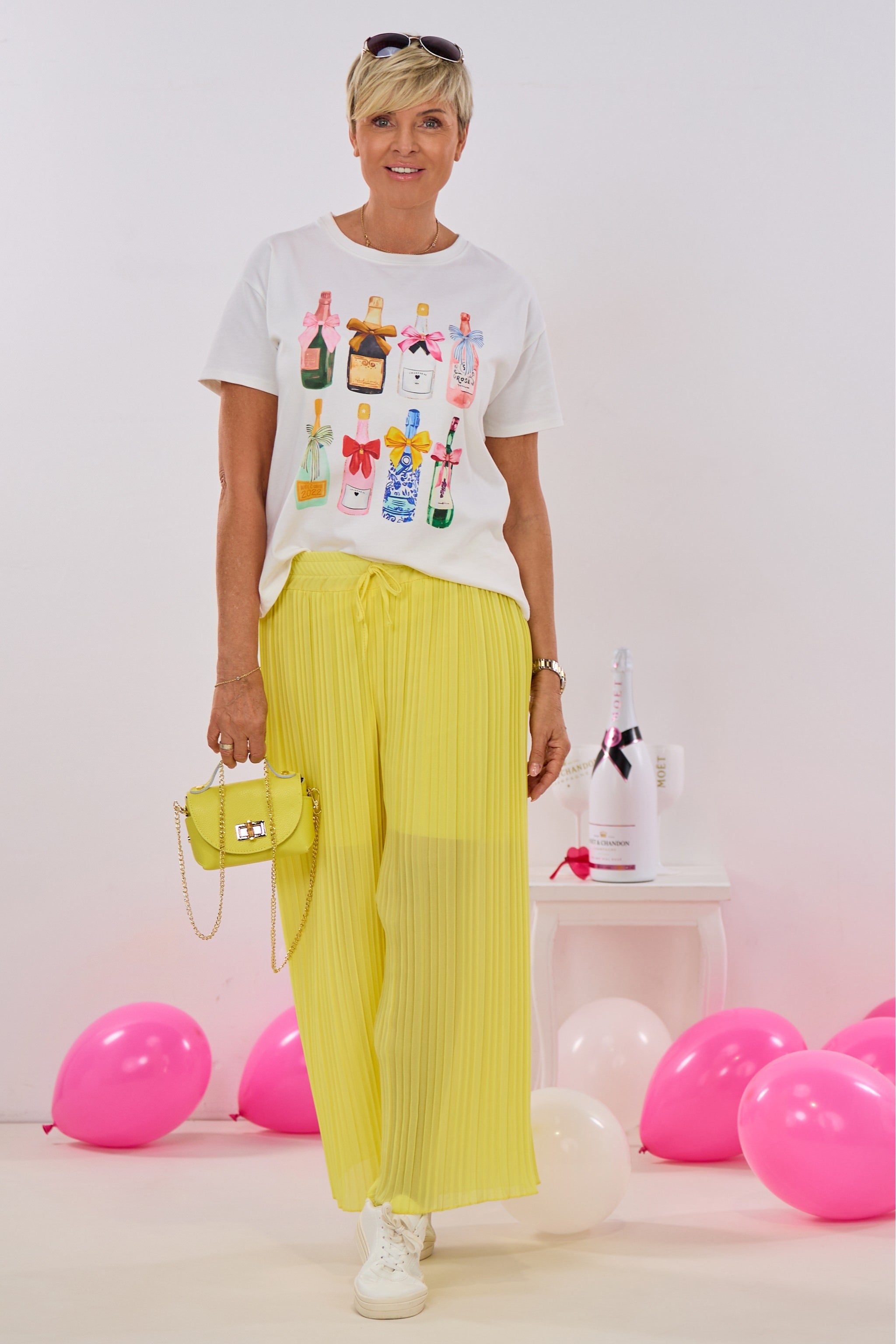 Pleated pants with an elastic waistband, yellow