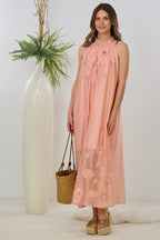 langes Kleid mit Stickblüten, altrosa
