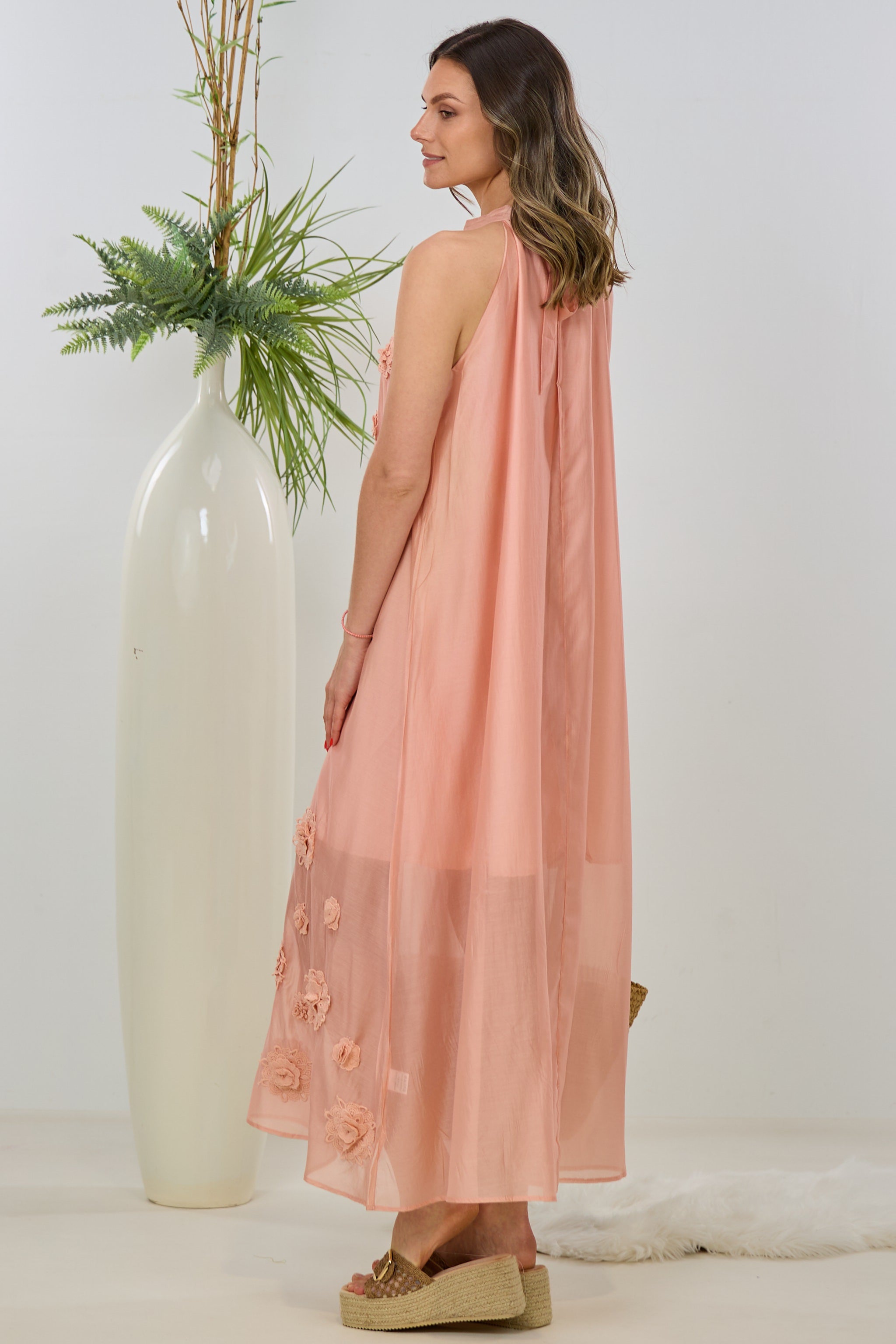 langes Kleid mit Stickblüten, altrosa
